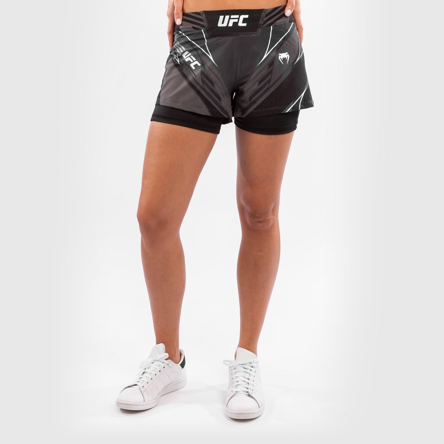 Venum UFC Authentic Fight Night ウィメンズショーツ – ブラック