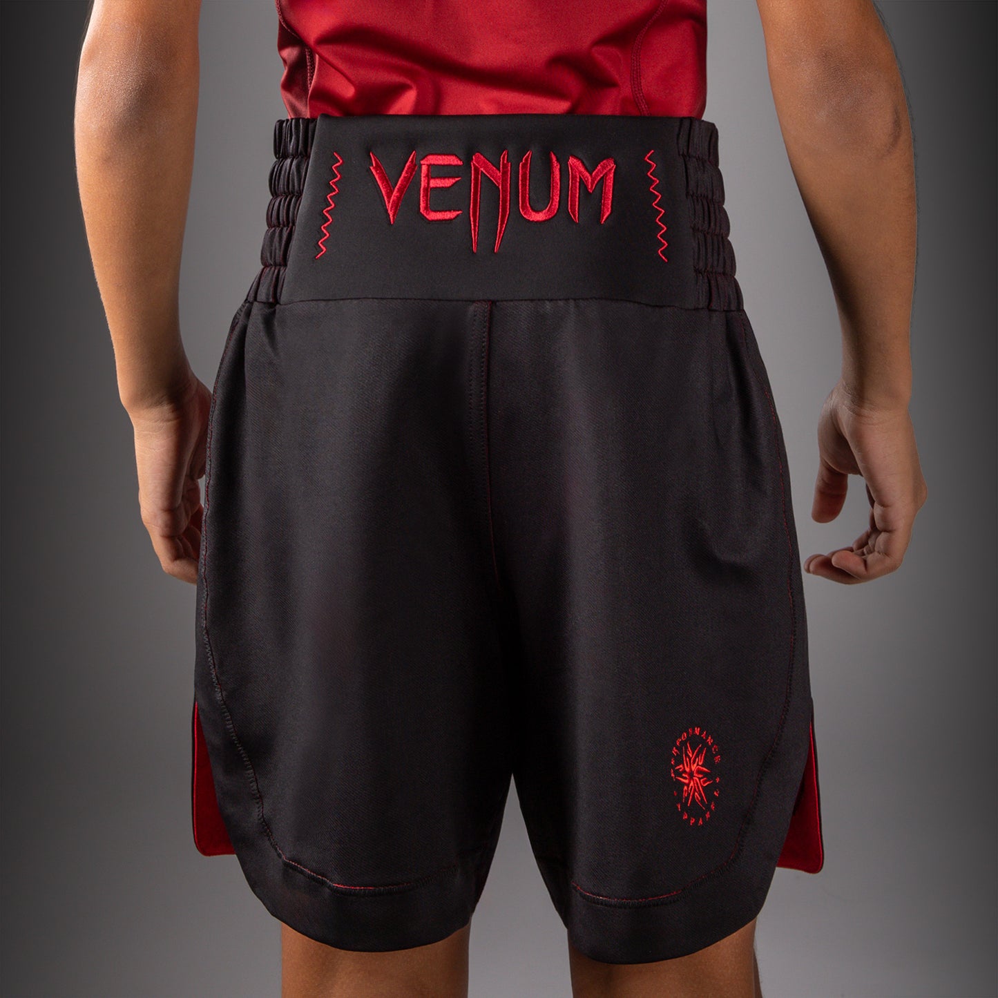Venum Attack キッズ用ボクシングショーツ - ブラック/レッド