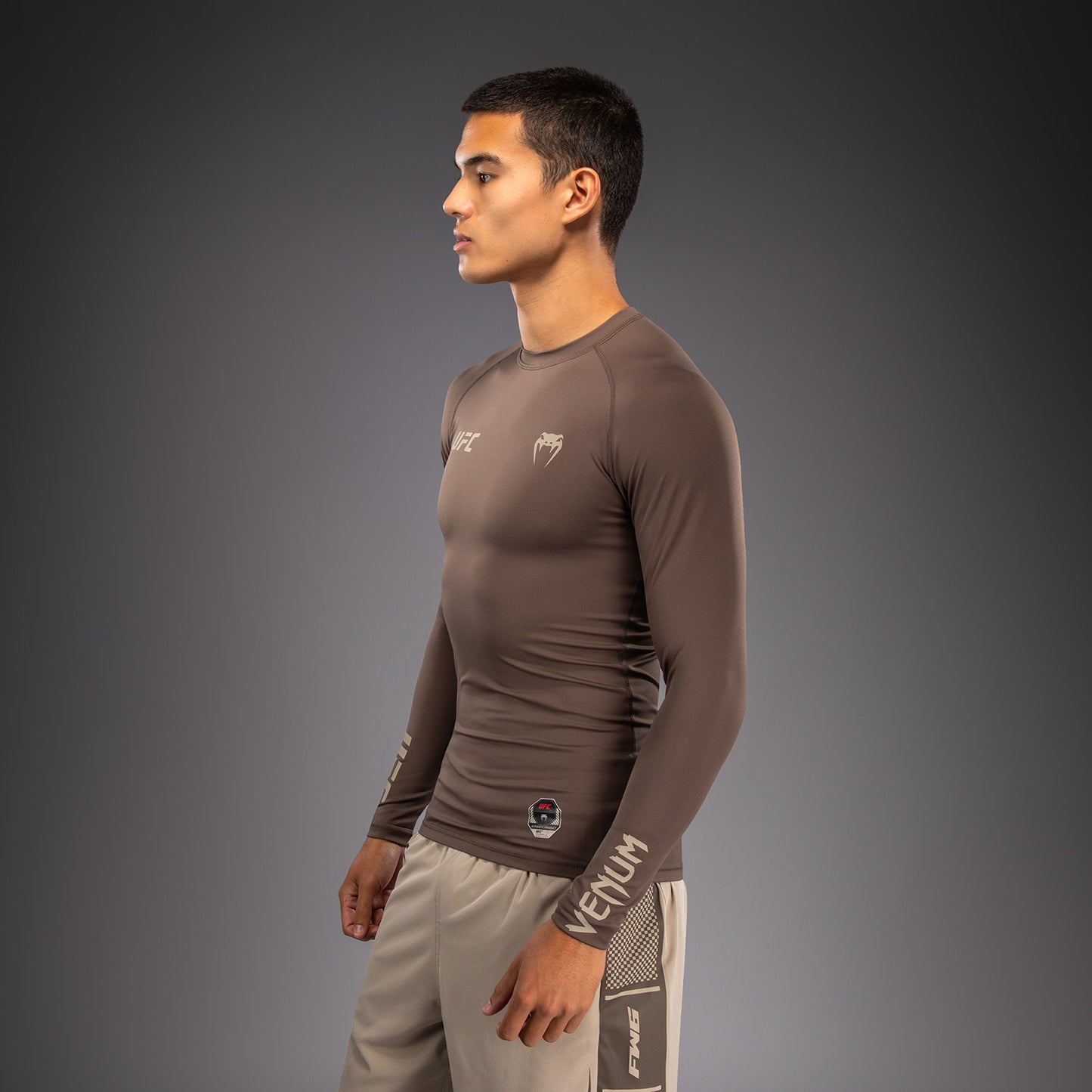 Venum UFC Unity by Venum Authentic Fight Week メンズ テクニカル 長袖ラッシュガード - ブラウン