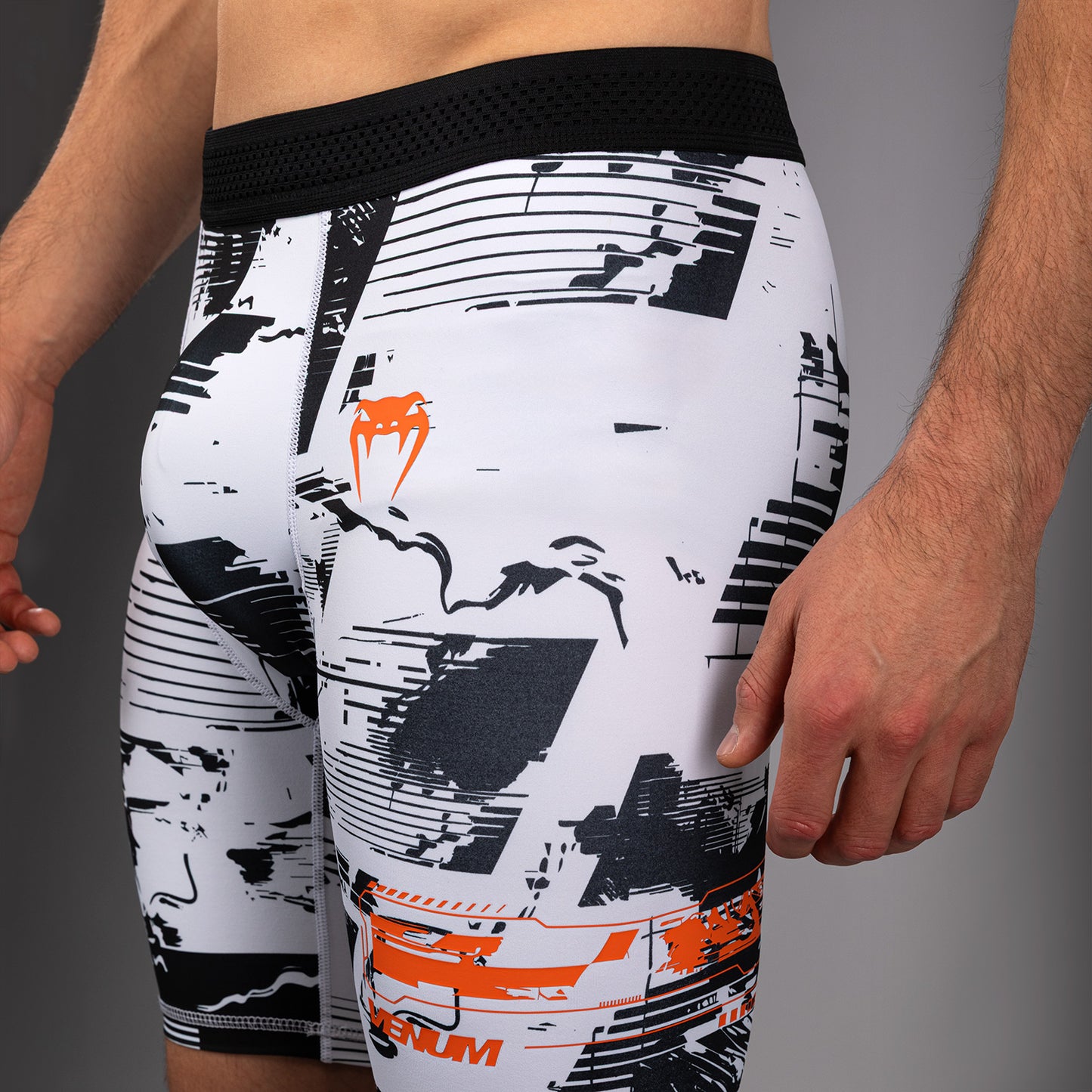 UFC Zenith by Venum Authentic Fight Week パフォーマンスヴァレトゥードショーツ メンズ - ホワイト