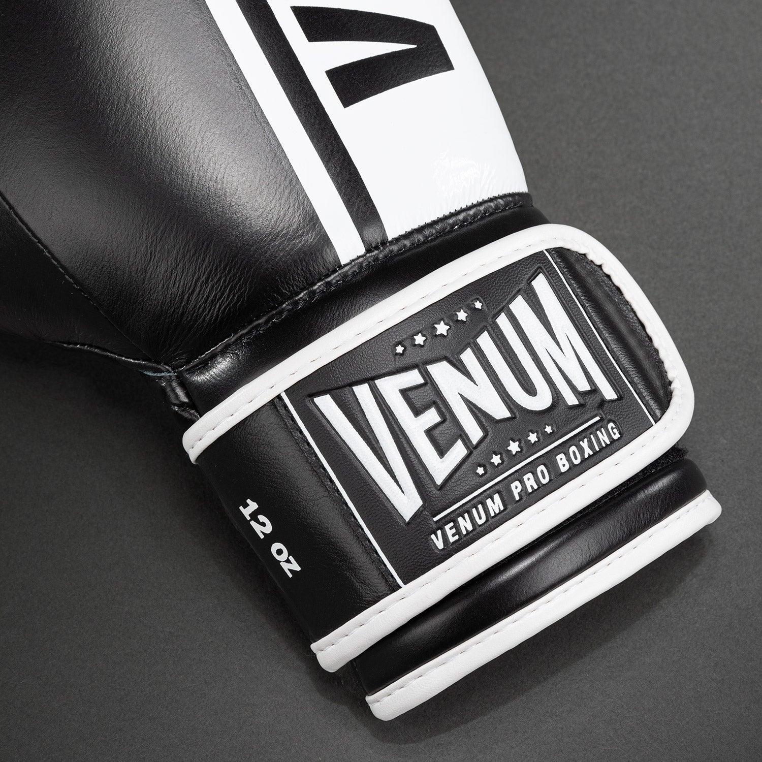 Venum Challengerボクシンググローブ 10oz ホワイト/ブラック 楽天市場】VENUM ベヌム ボクシング グローブ カラー 10oz 16oz メンズ