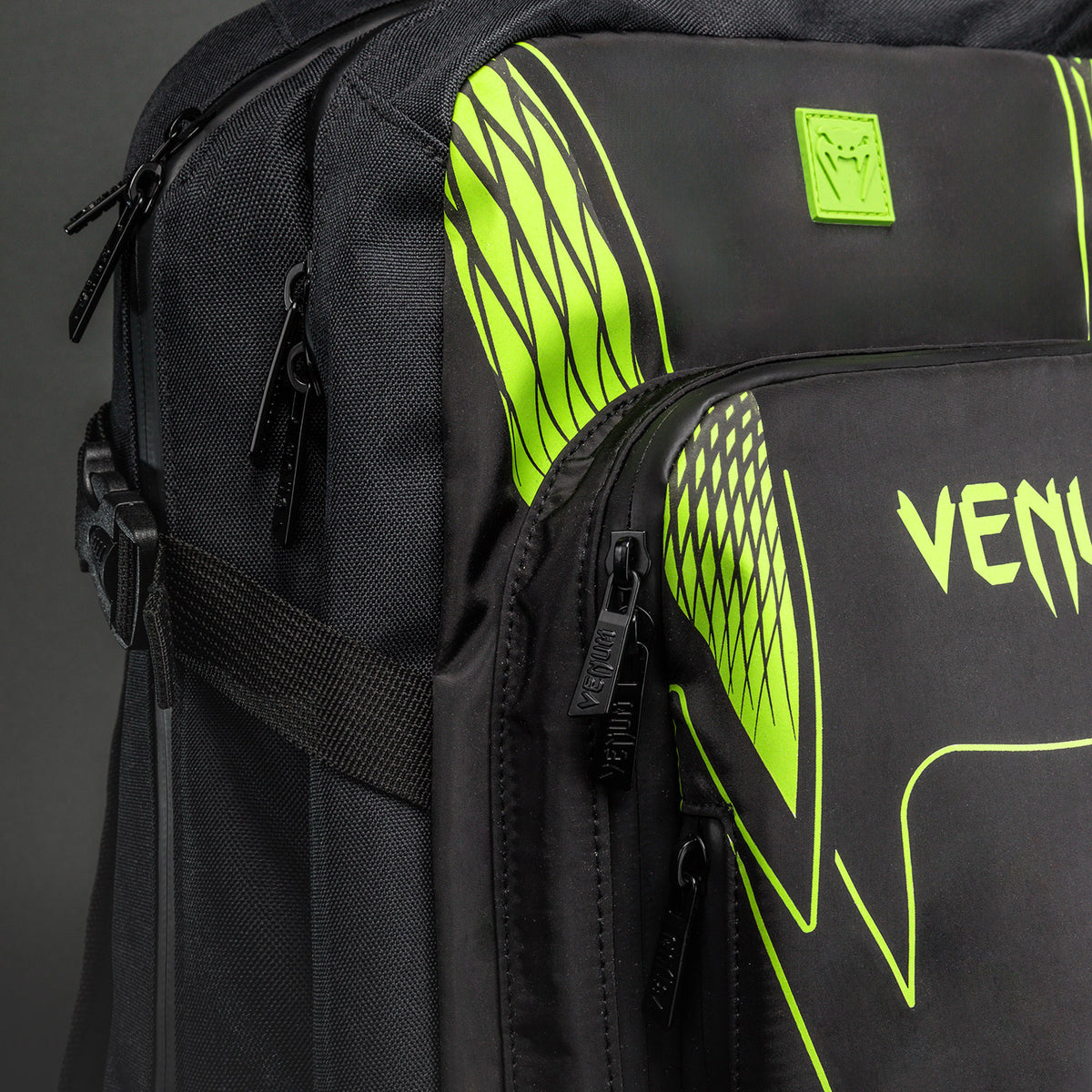 Venum Amazonia Reborn バックパック (15-25 L) - ブラック/グリーン