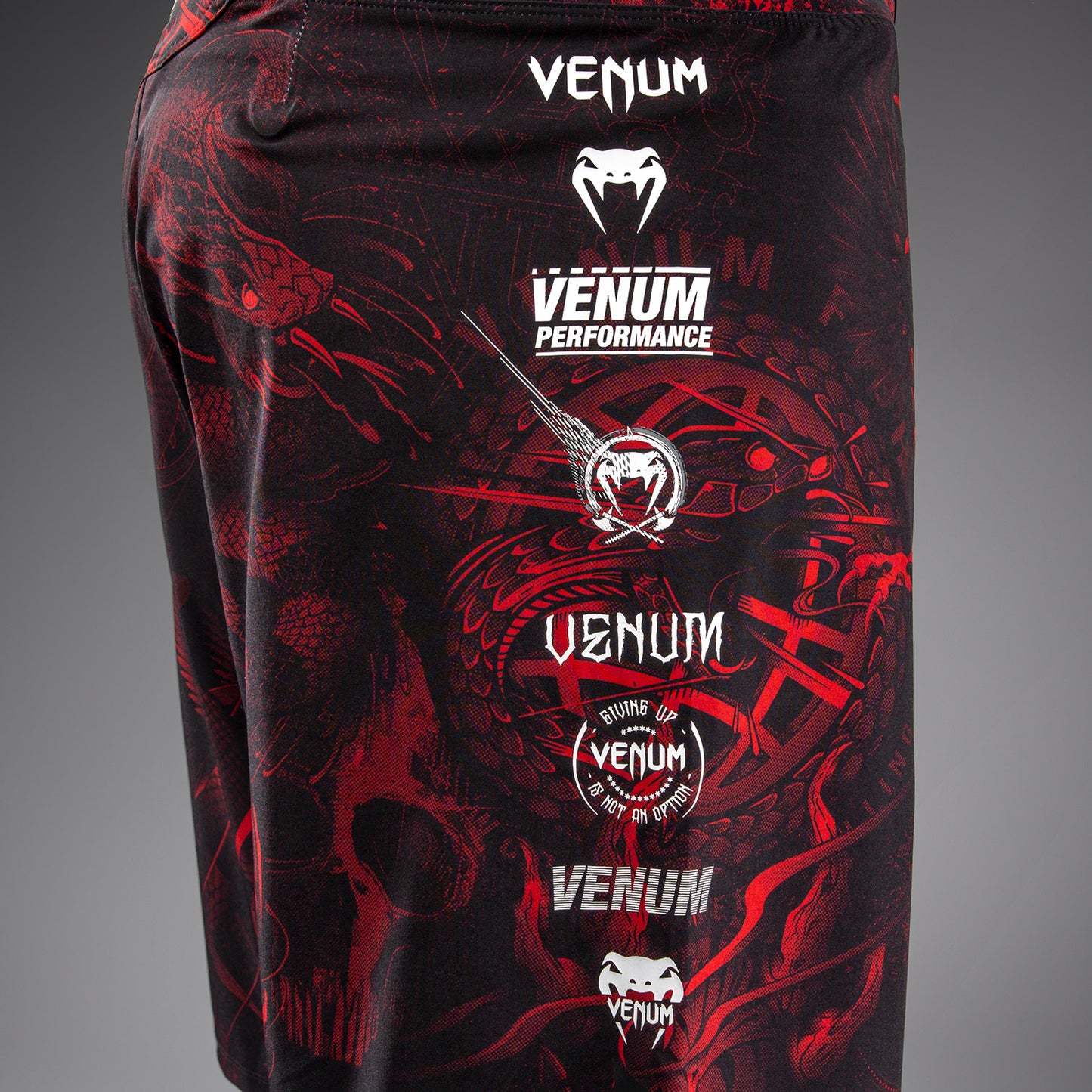 Venum 20th Anniversary ファイトショーツ - ブラック/レッド
