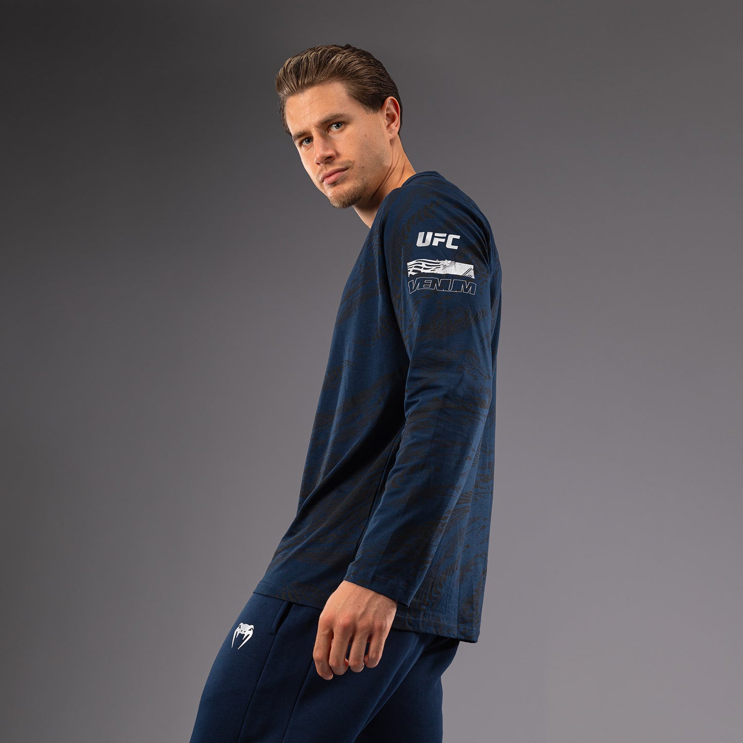 UFC Fusion by Venum Fight Week ロングスリーブTシャツ（男性用） - オーシャニックブルー