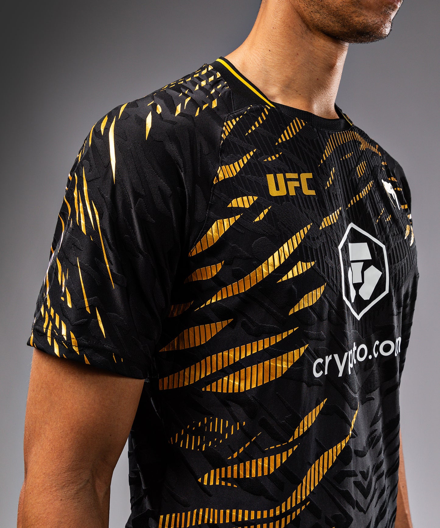 UFC Fusion by Venum Authentic Fight Night レースTシャツ（男性用） - チャンピオン