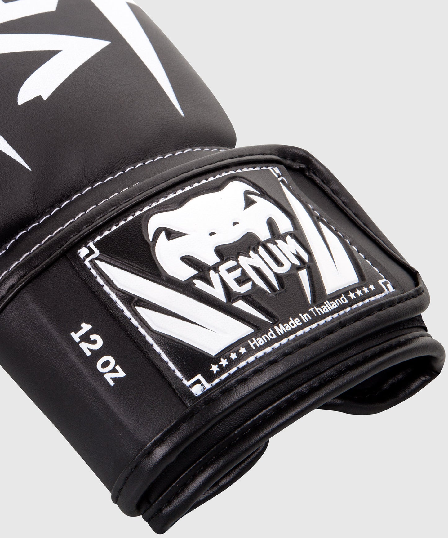 Venum Elite ボクシンググローブ：ブラック／ホワイト