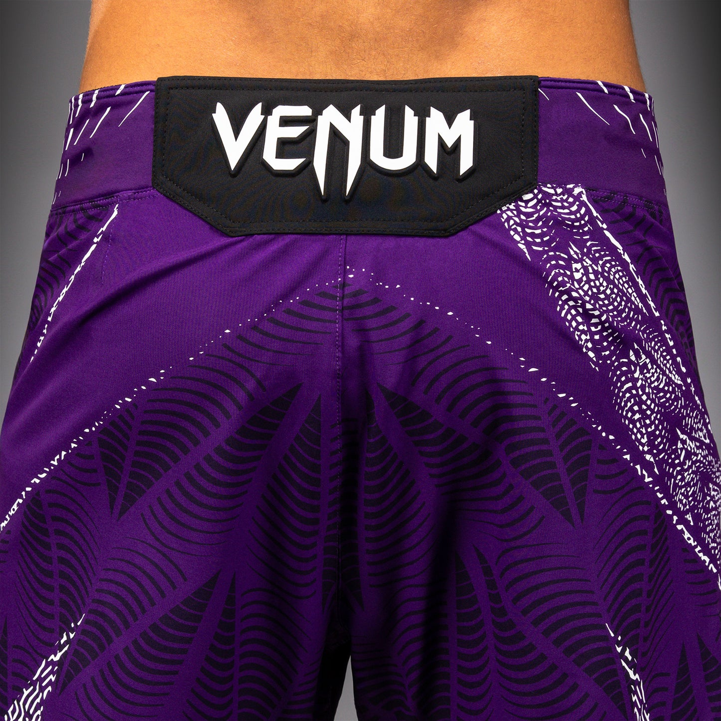 UFC Zenith by Venum Authentic Fight Night ショートフィットファイトショーツ メンズ - パープル