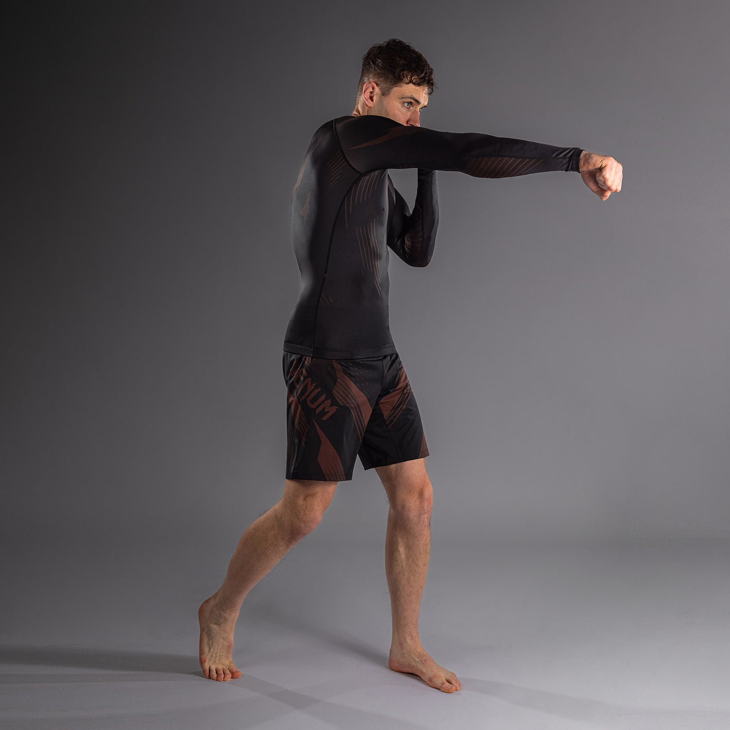 Venum No-Gi 6.0 長袖ラッシュガード - ブラック/ブラウン