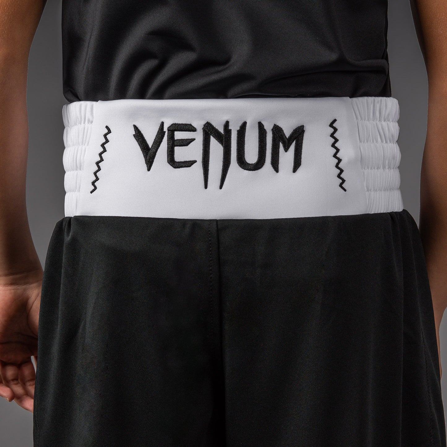 Venum Classic ボクシングショーツ キッズ用 – ブラック/ホワイト