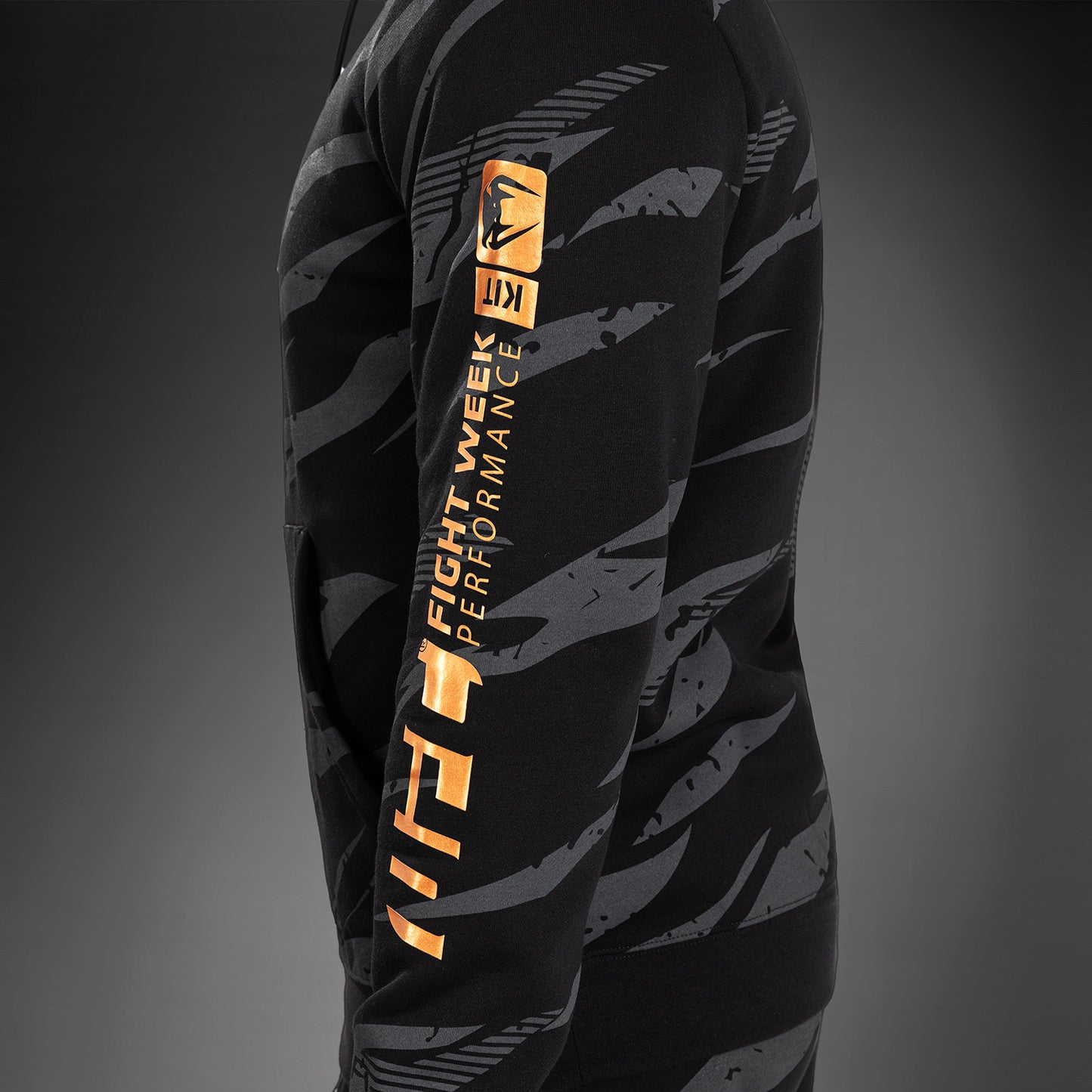 UFC Adrenaline By Venum Fight Week メンズプルオーバーパーカー - Urban Camo