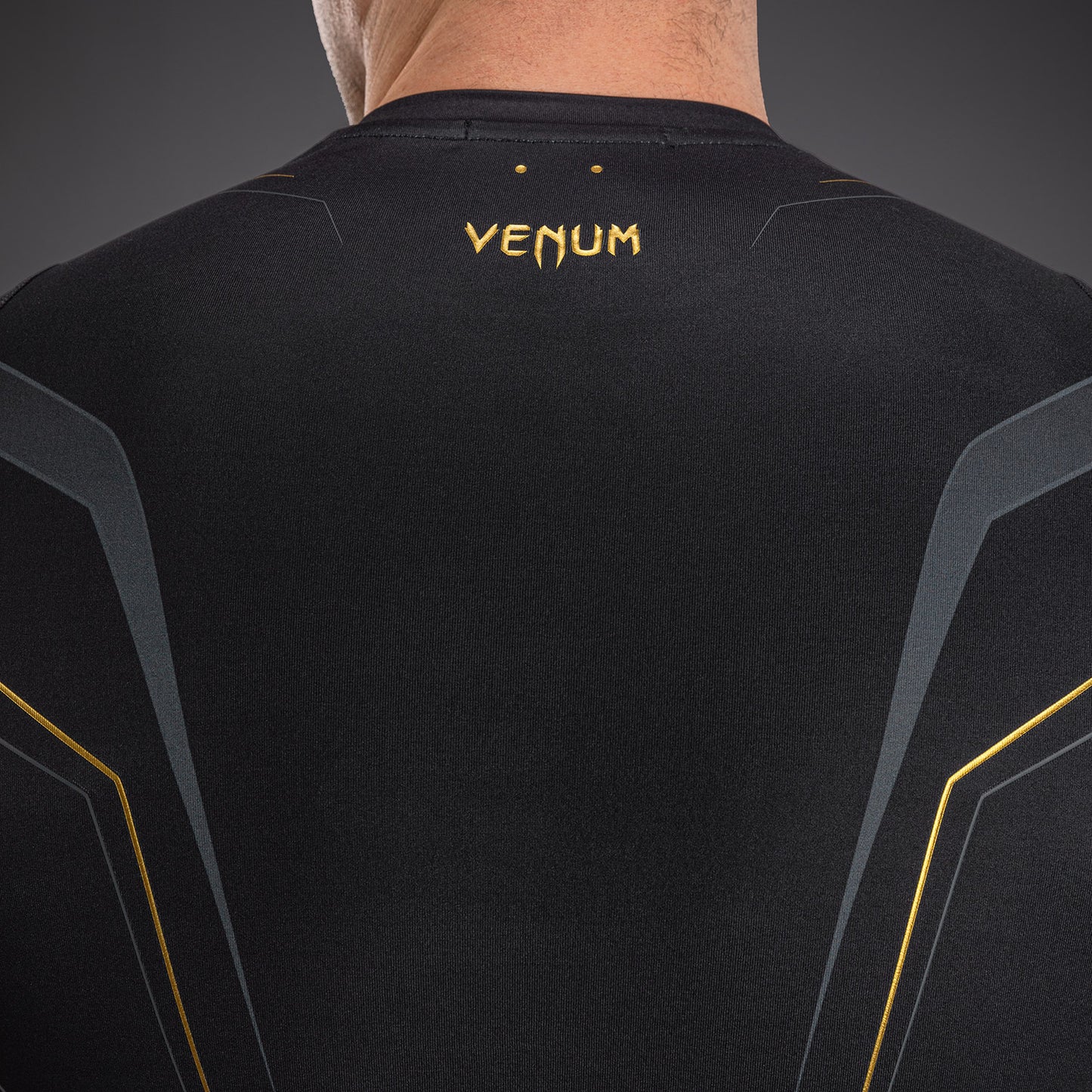 Venum Streamline 半袖ラッシュガード – ブラック/ゴールド