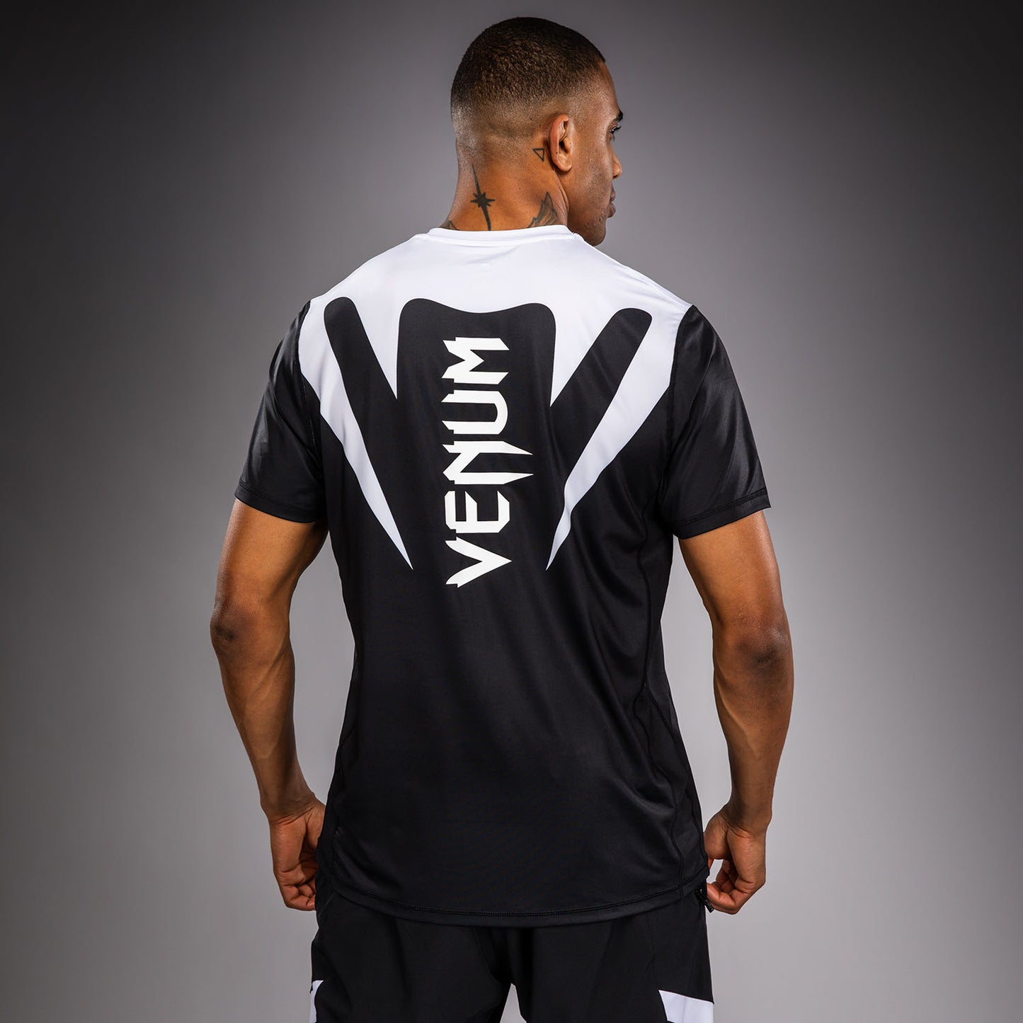 Venum Attack 90 ドライテックTシャツ – ホワイト/ブラック