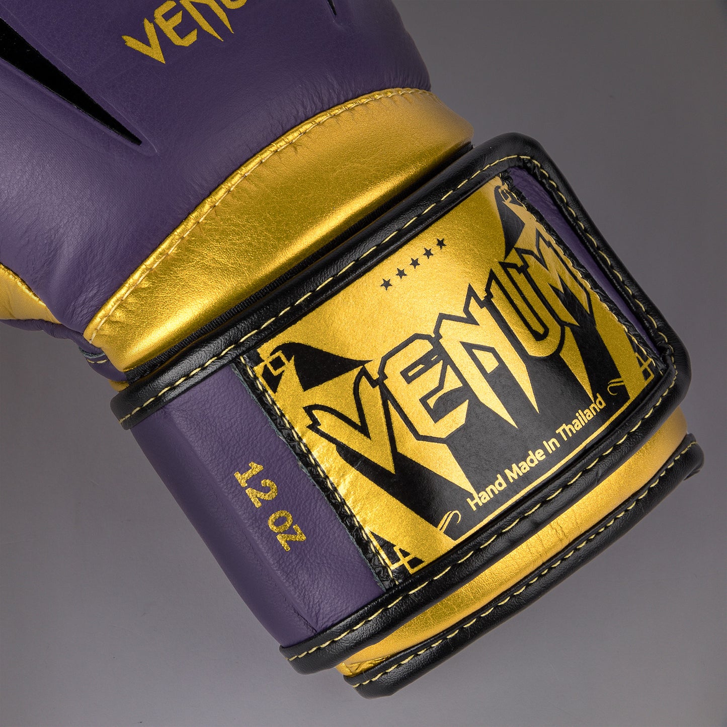 Venum Giant 3.0 ボクシンググローブ - ダークパープル/ゴールド - スペシャル・エディション
