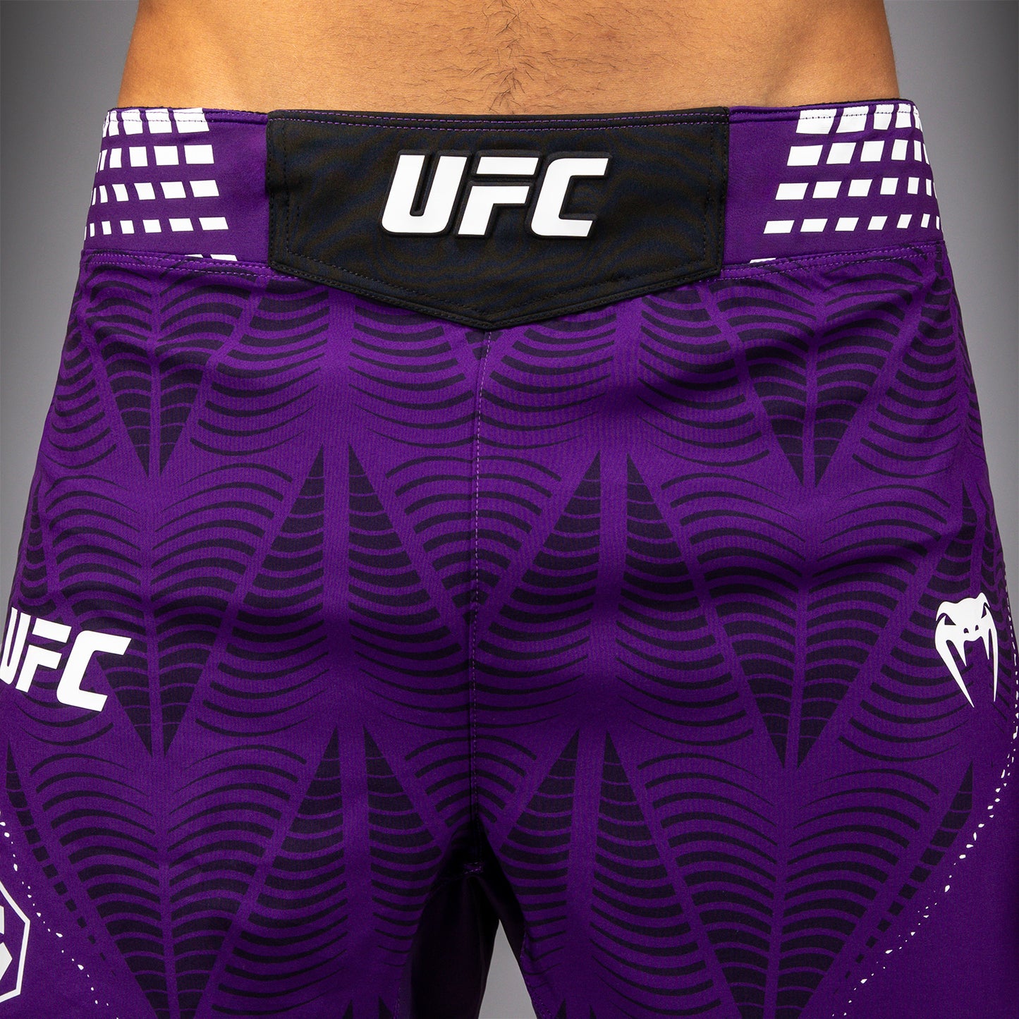 UFC Zenith by Venum Authentic Fight Night ショートフィットファイトショーツ メンズ - パープル