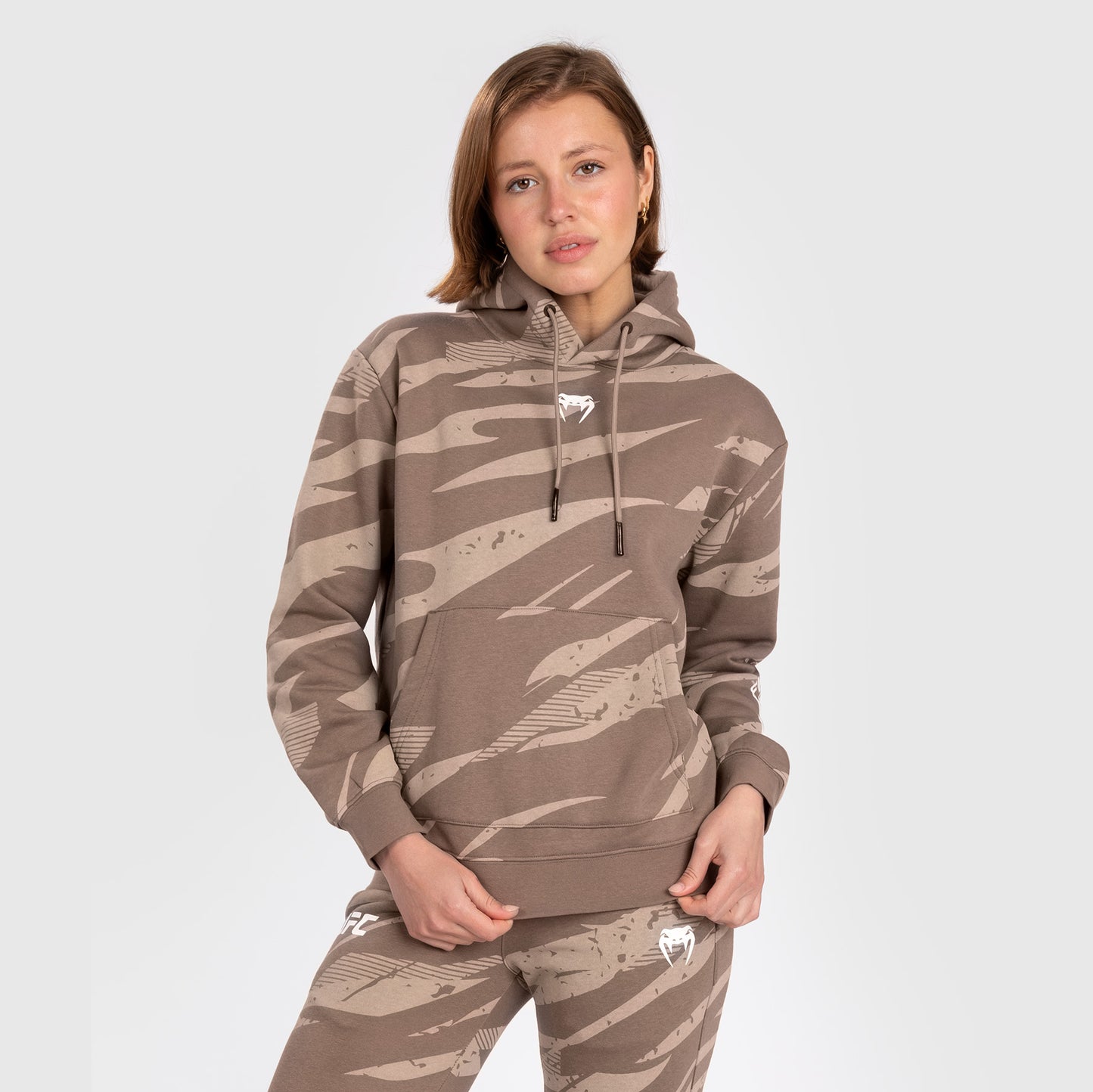UFC Adrenaline By Venum Fight Week - 女性用プルオーバーパーカー - Desert Camo