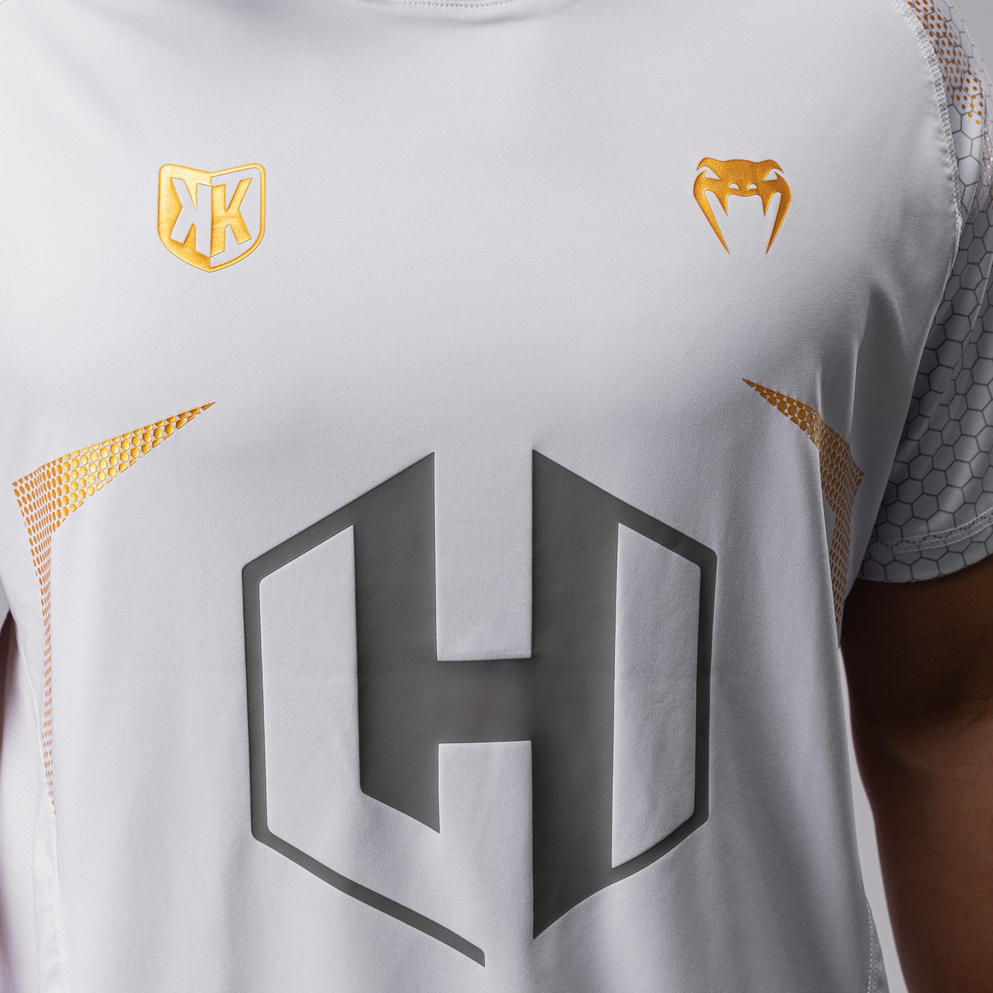 FK x Venum Hexagone MMA Tシャツ - ホワイト/ゴールド