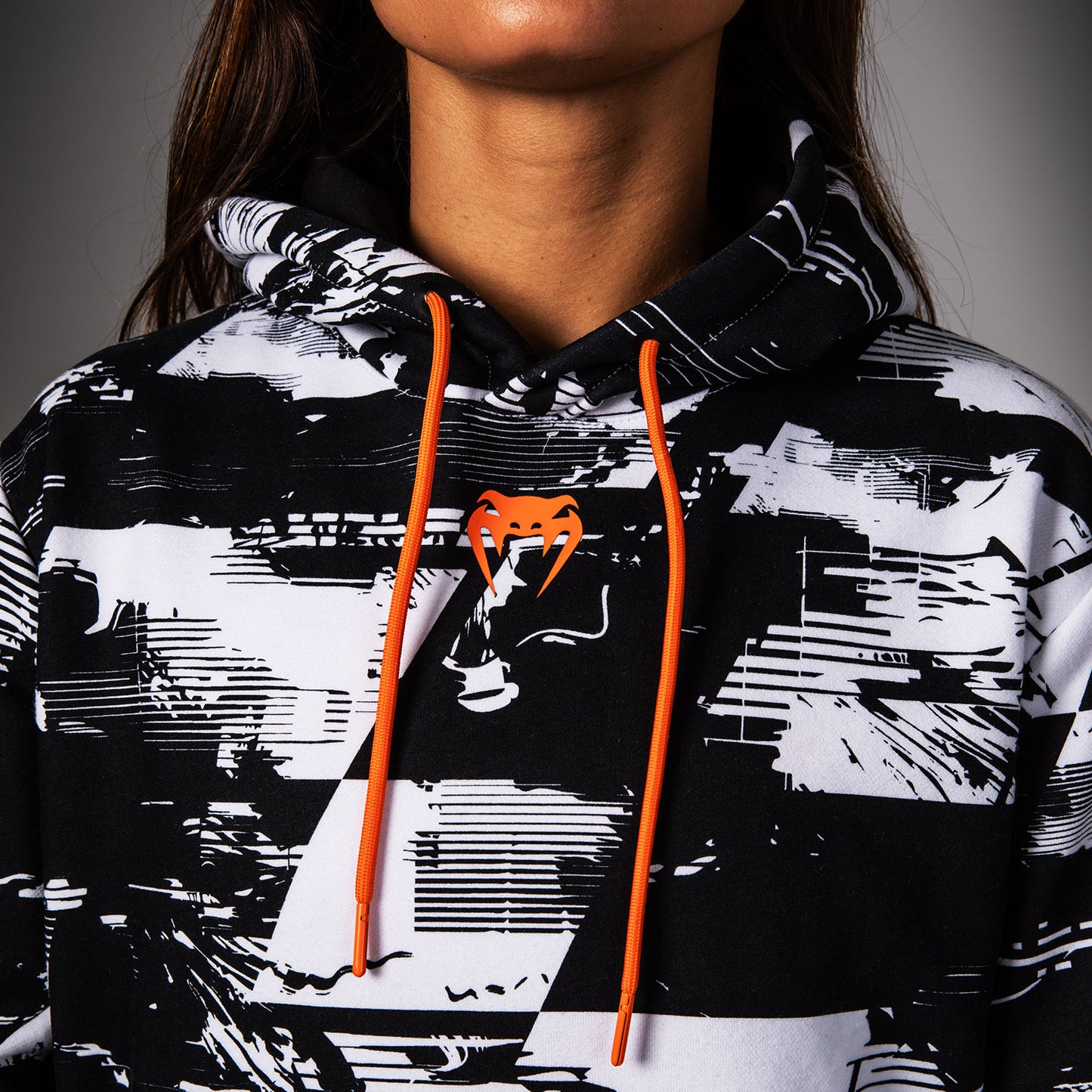 UFC Zenith by Venum Authentic Fight Week プルオーバーパーカー レディース - ホワイト