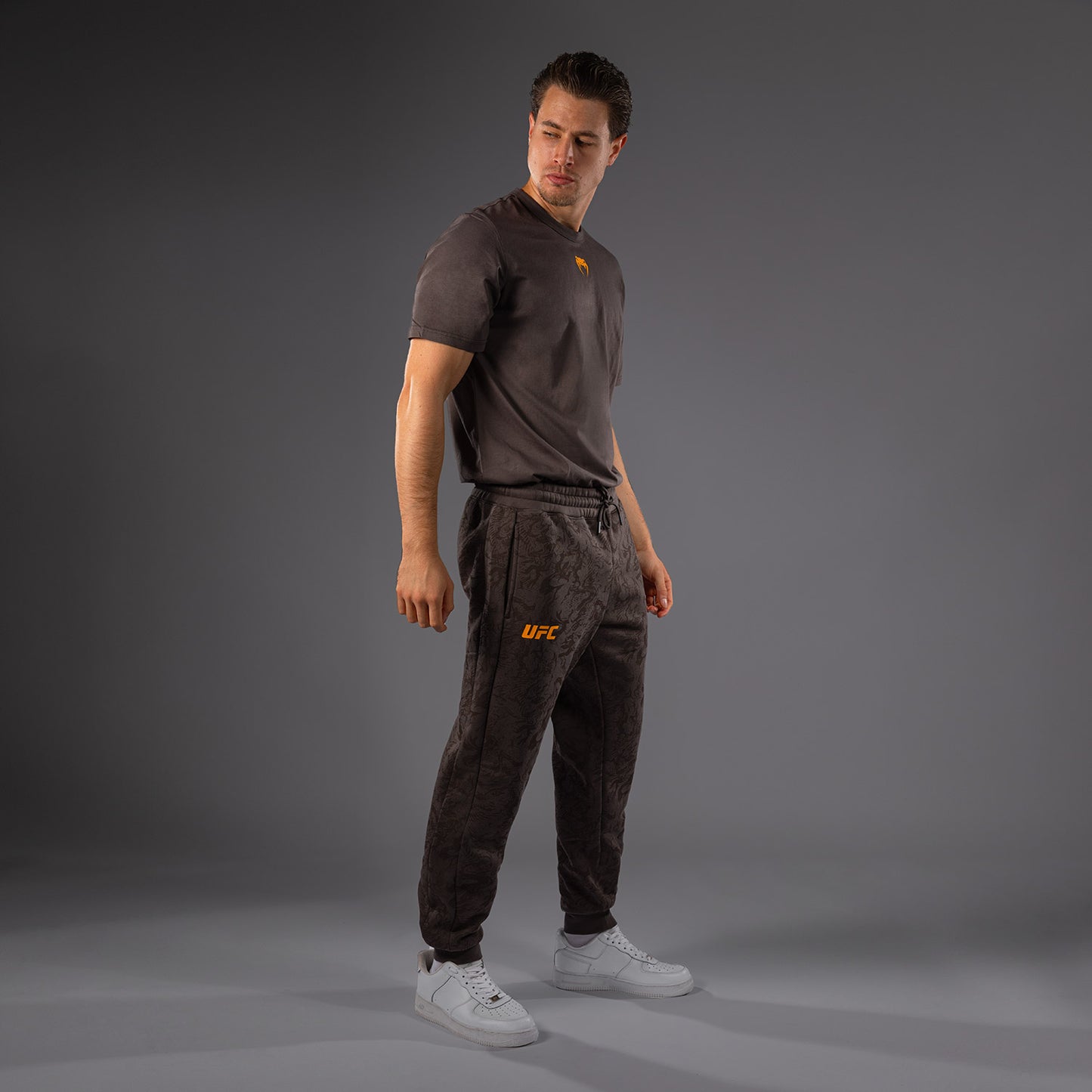 UFC Fusion by Venum Fight Week コットンパンツ（男性用） - アーセンブラウン