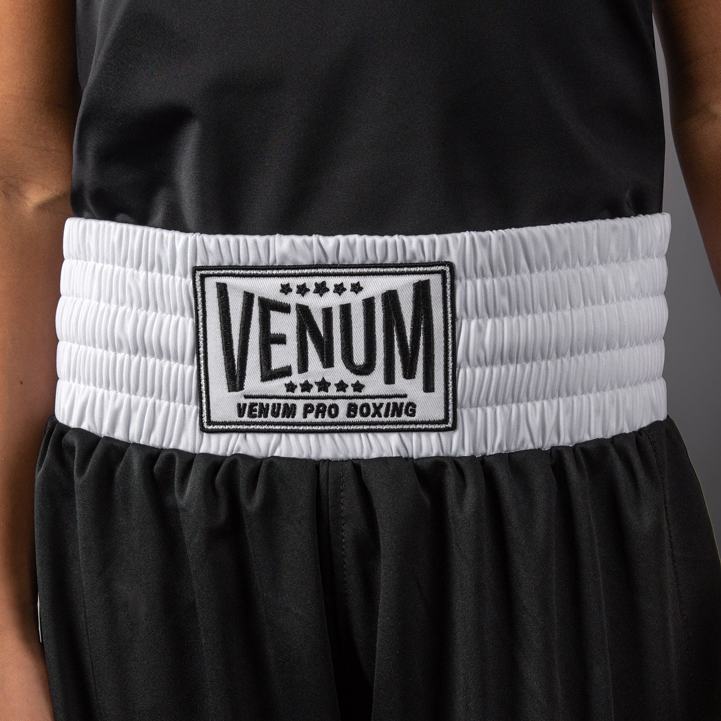 Venum Classic ボクシングショーツ キッズ用 – ブラック/ホワイト