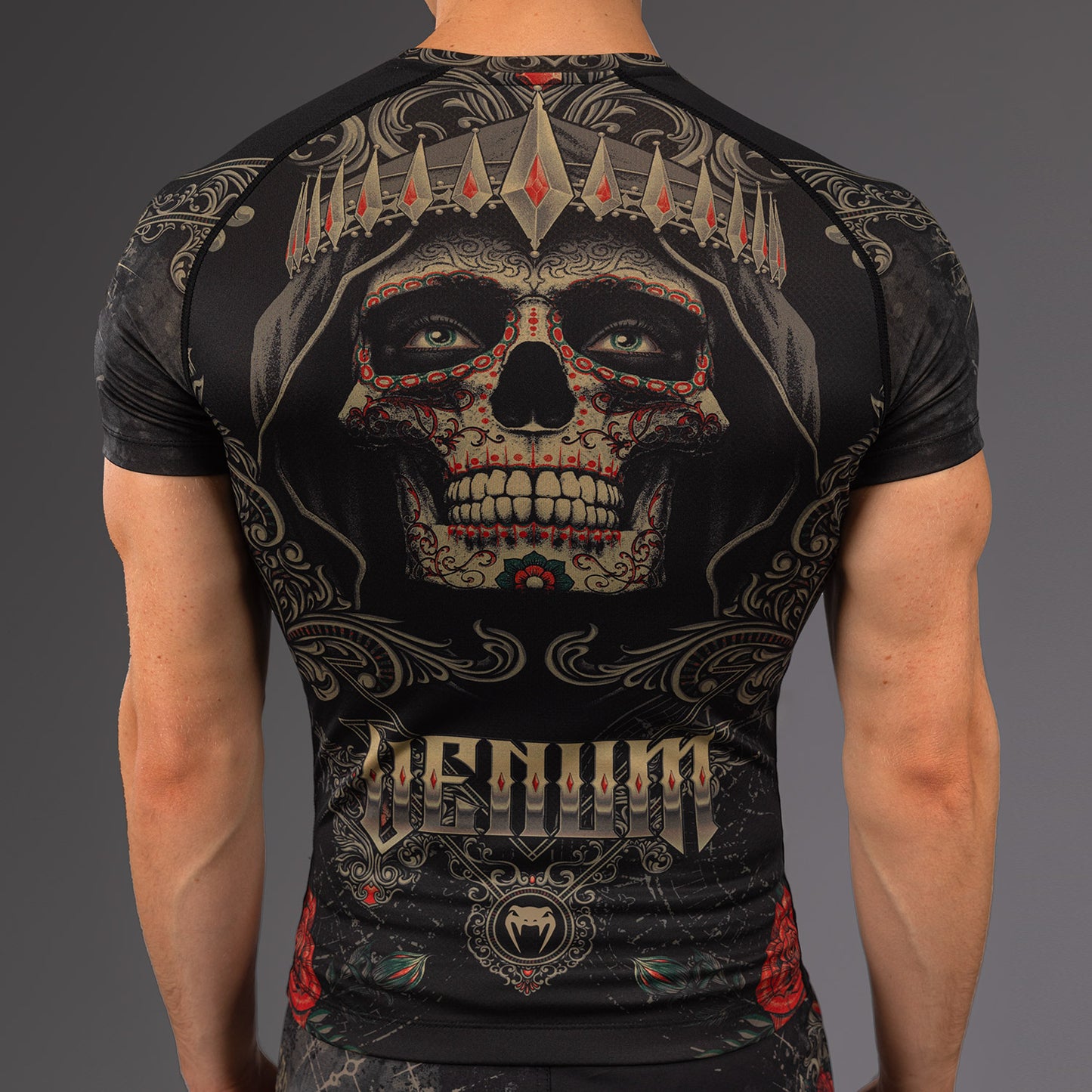 Venum Santa Muerte 5.0 メンズ半袖ラッシュガード - ディープブラック/ゴールド