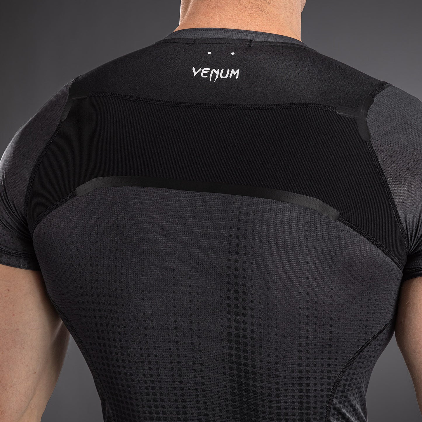 Venum Stealth 半袖ラッシュガード – ブラック/ホワイト