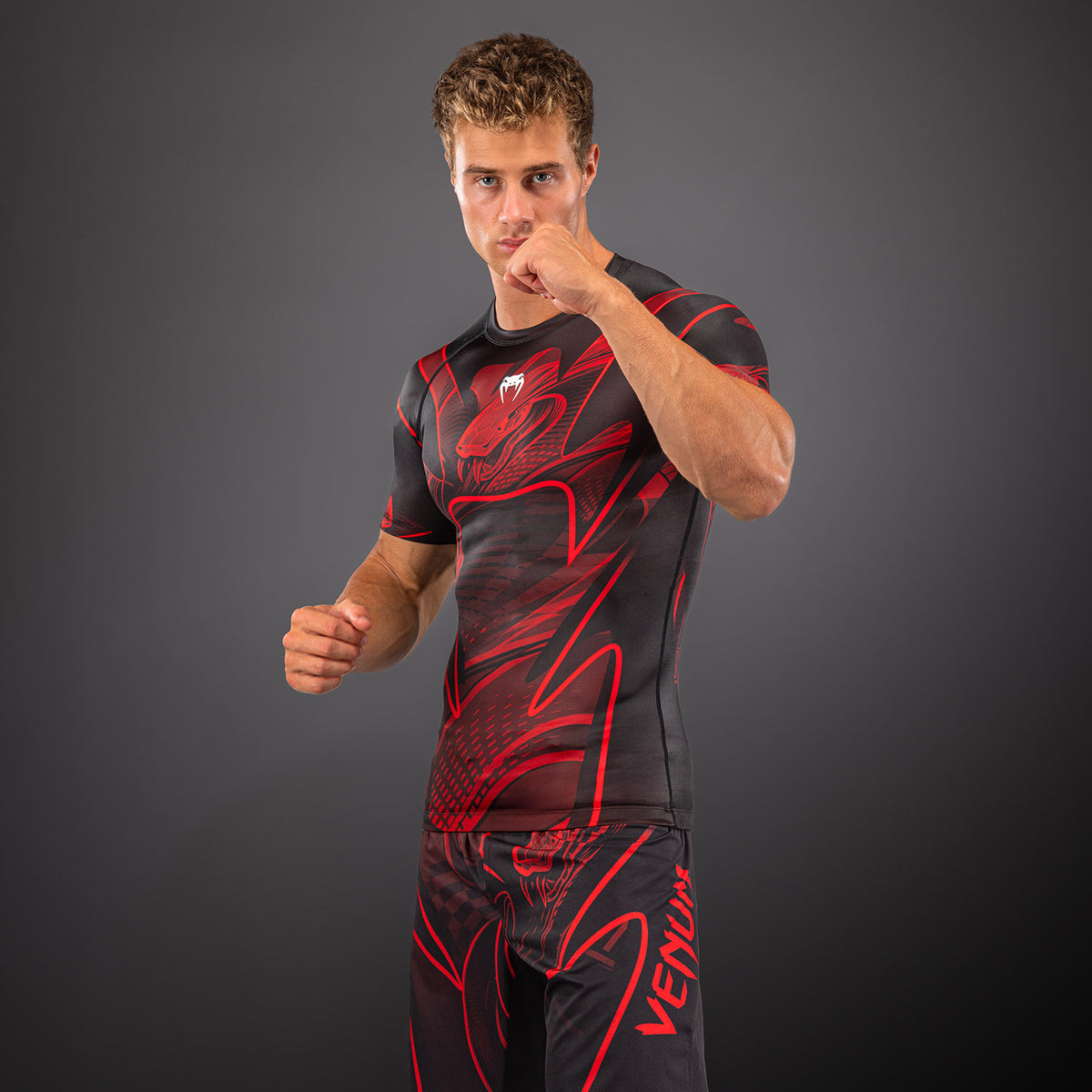 Venum Crimson Viper 2.0 半袖ラッシュガード - ブラック/レッド