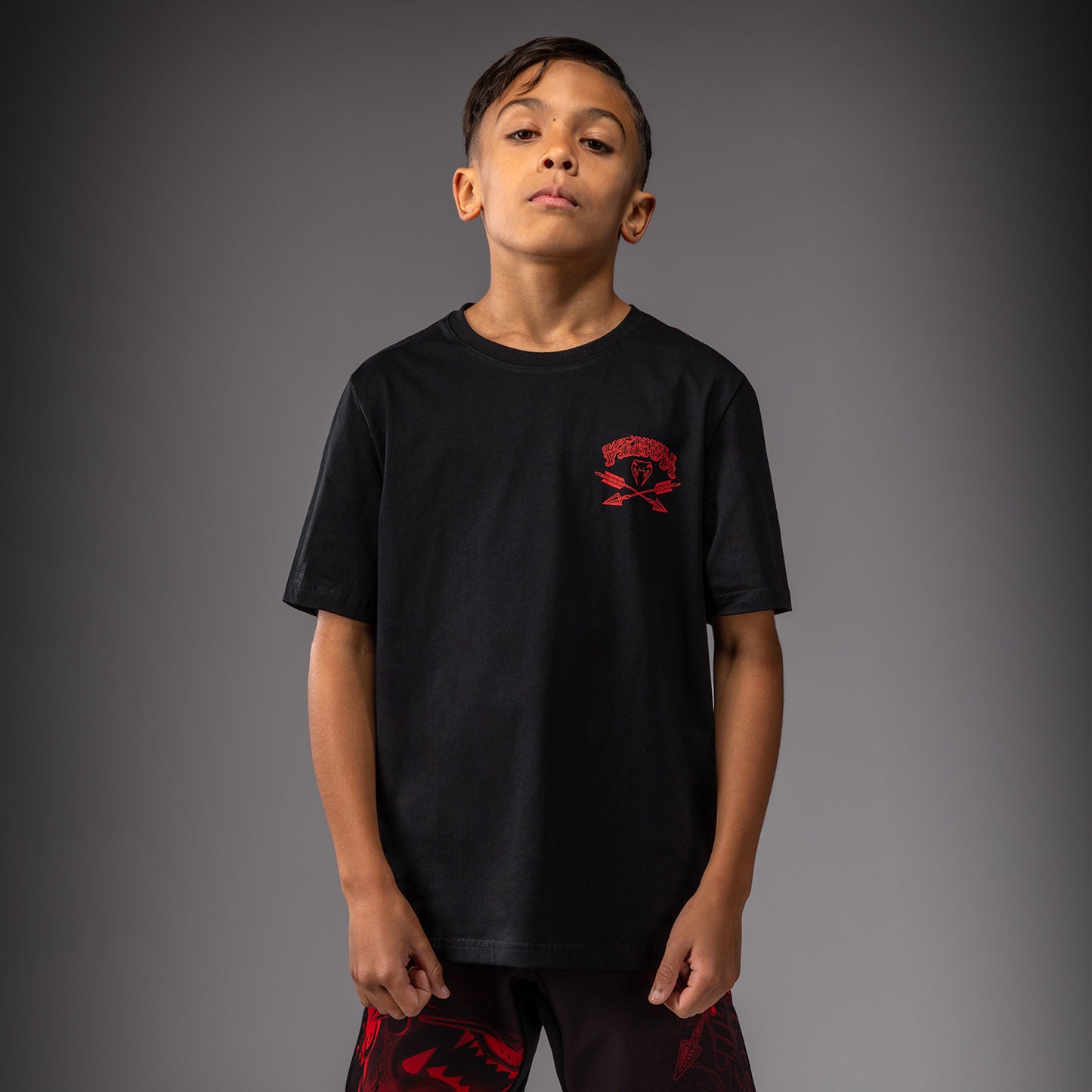 Venum Wolf Atak キッズ用 Tシャツ – ブラック/レッド