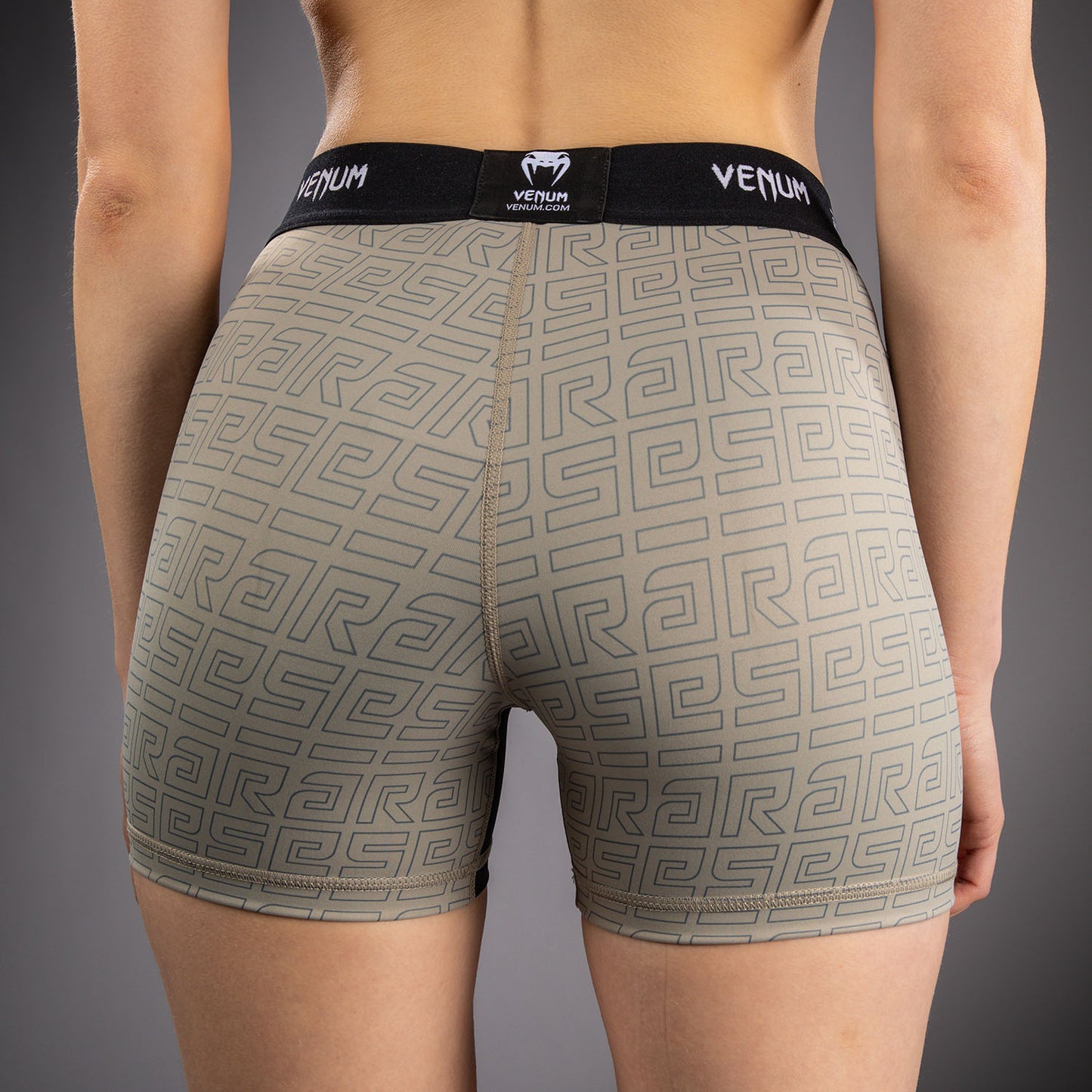 Venum x Ares 2.0 レディース トレーニングショーツ – サンド