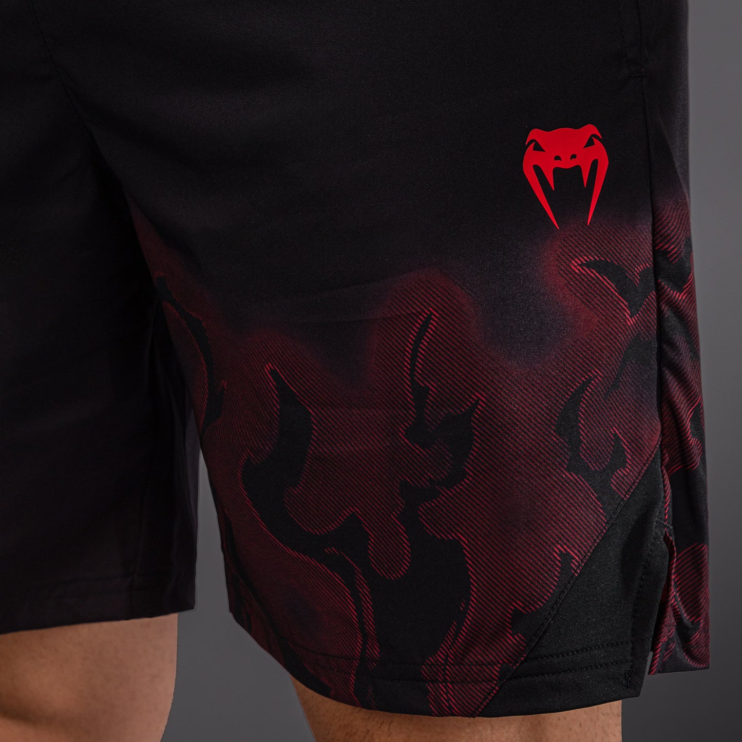 Venum Spectre トレーニングショーツ ブラック/レッド