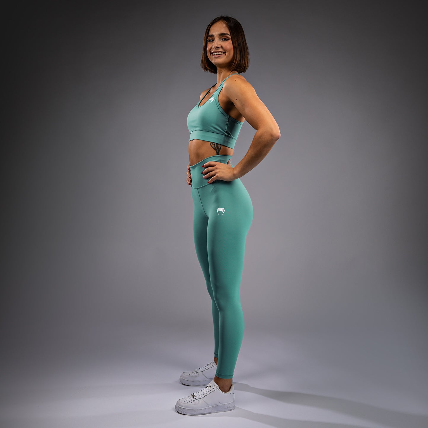 Venum Essential Women’s Medium Impact スポーツブラ - アクアグリーン