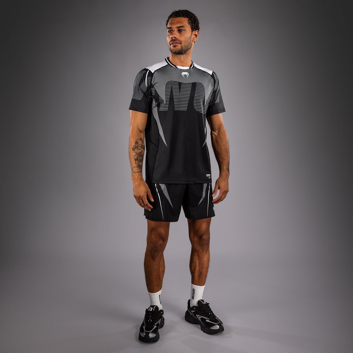 Venum Adrenaline Dry Tech Tシャツ – ブラック/シルバーグレー