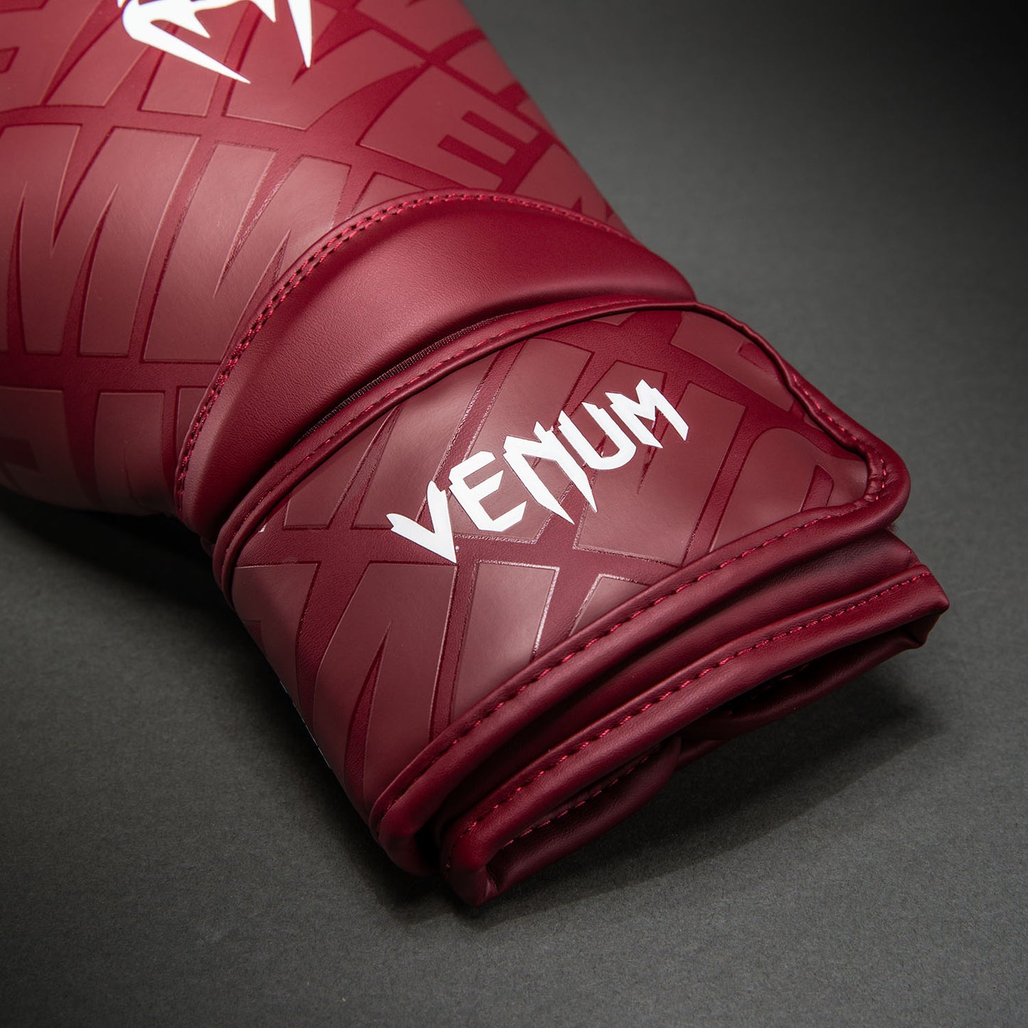 Venum Contender 1.5 XT 3D ボクシンググローブ – ダークレッド