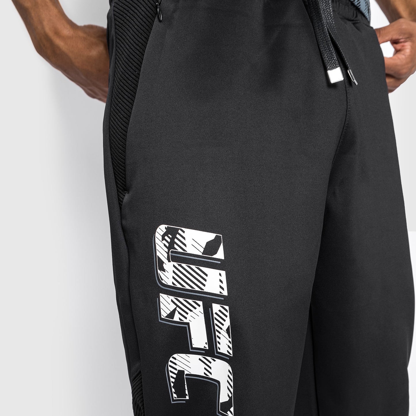 UFC VENUM本格的なファイトウィークメンズパンツ - 黒
