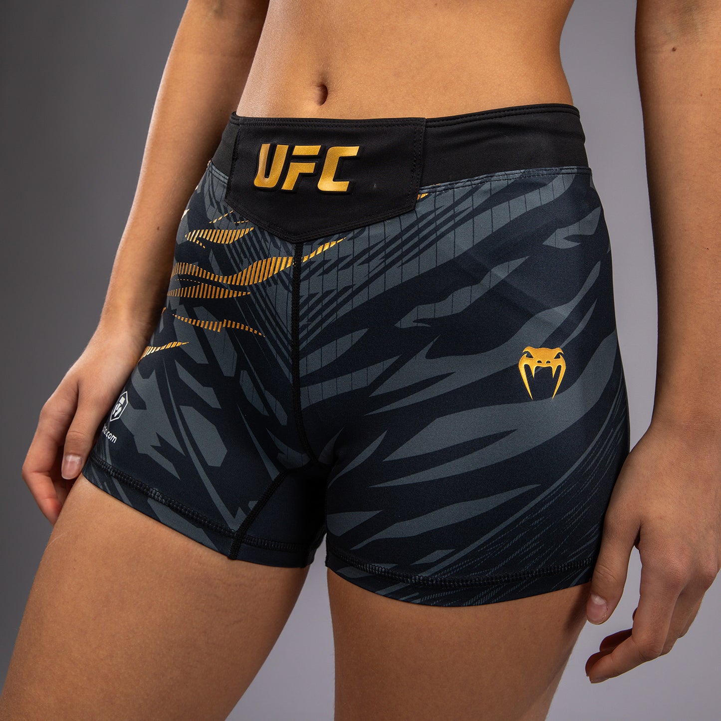 UFC Fusion by Venum Authentic Fight Night ヴァレトゥードショーツ（女性用、フィットコルト） - チャンピオン