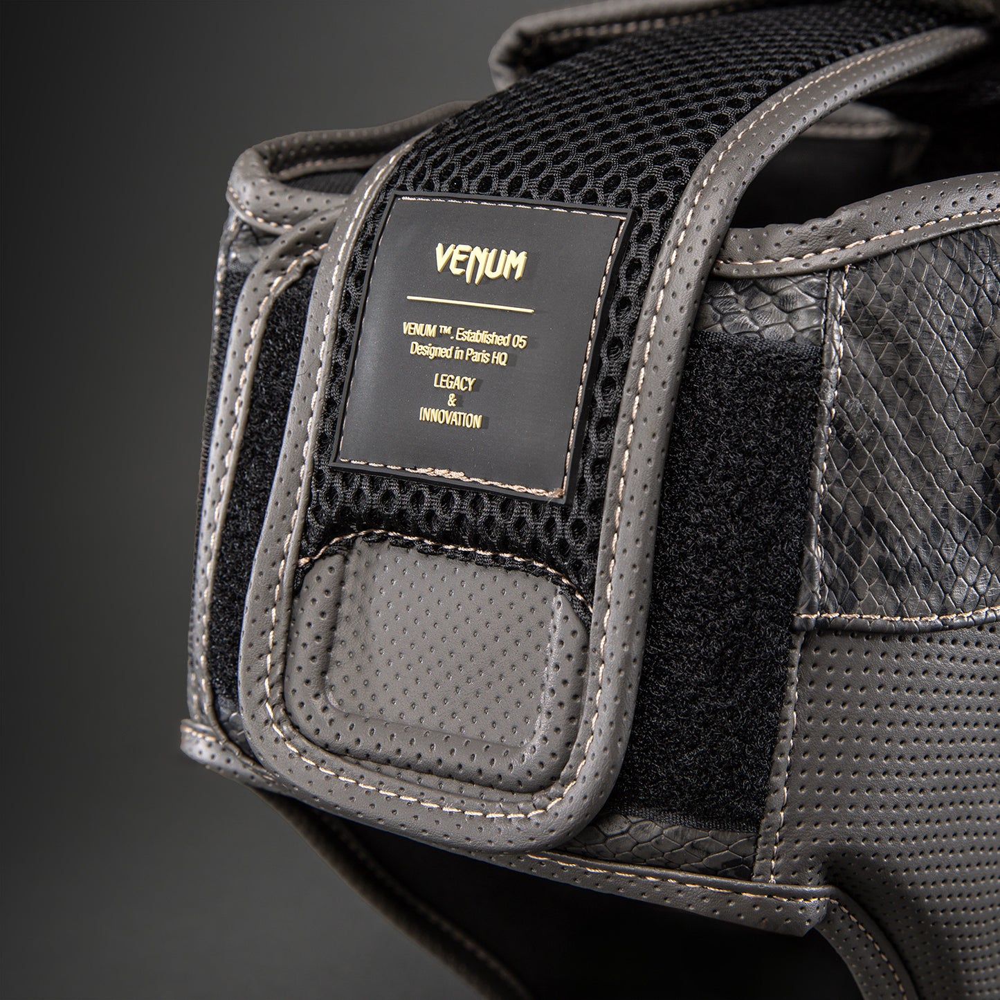 Venum Impact Evo Scales ヘッドギア – ダークグレー