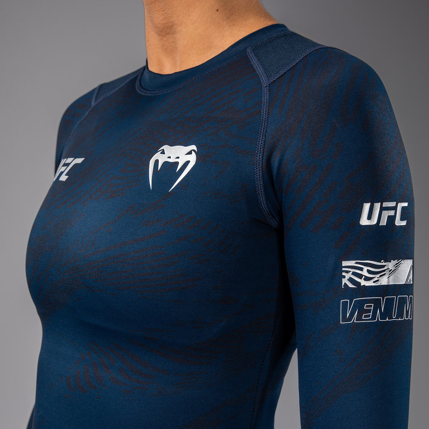 UFC Fusion by Venum Fight Week ロングスリーブラッシュガード（女性用） - オーシャニックブルー