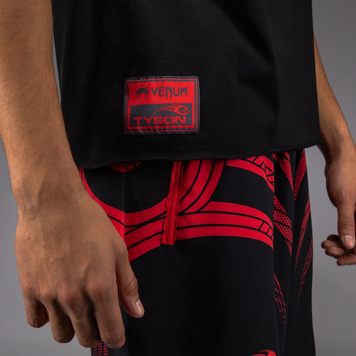 Venum x Mike Tyson Tiger ノースリーブTシャツ - ディープブラック
