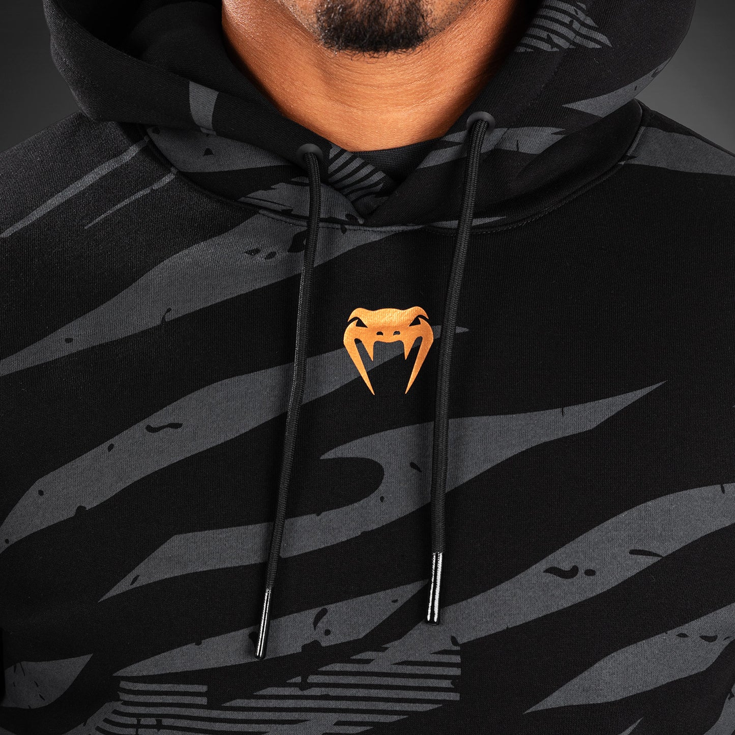 UFC Adrenaline By Venum Fight Week メンズプルオーバーパーカー - Urban Camo