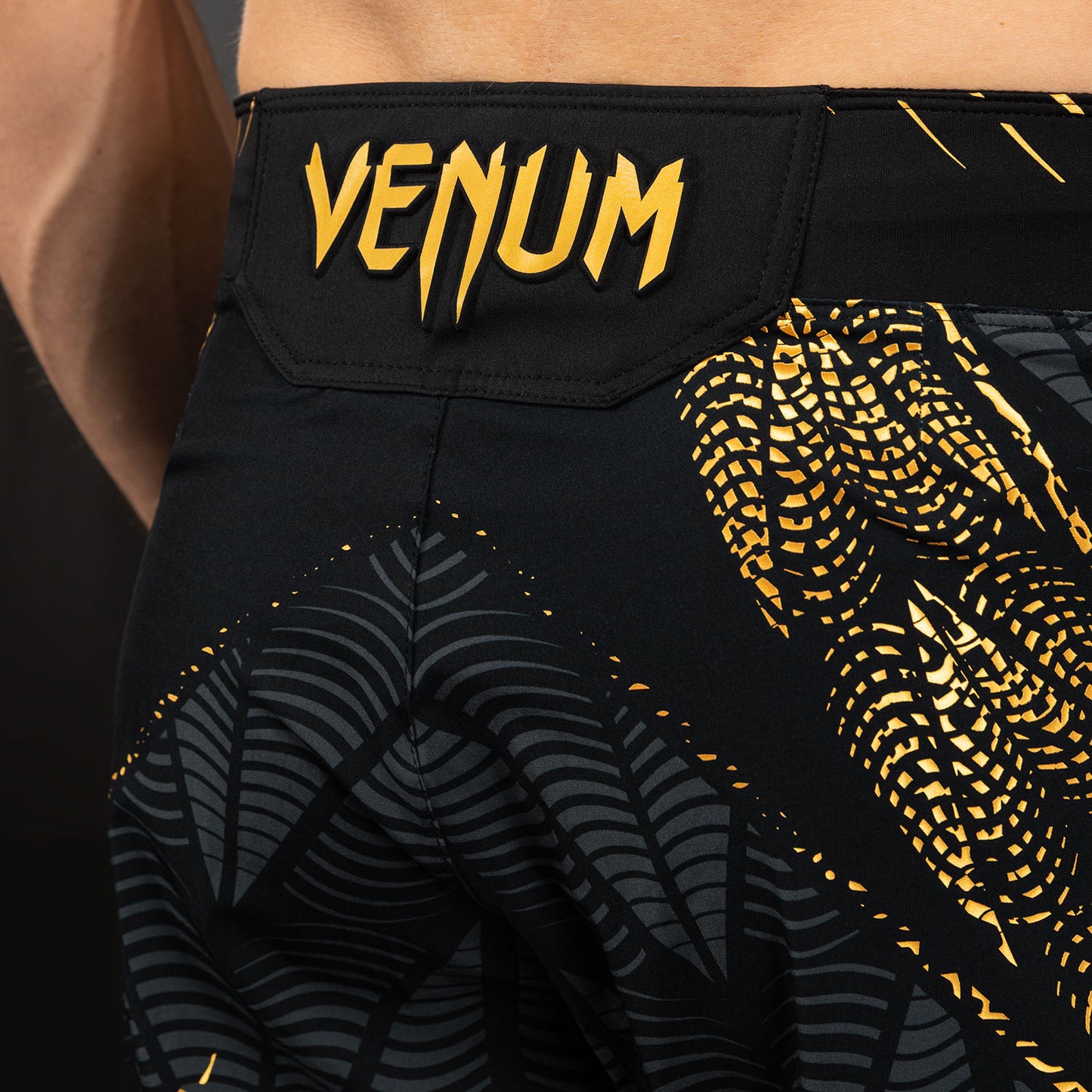 UFC Zenith by Venum Authentic Fight Night ロングフィットファイトショーツ メンズ - チャンピオン