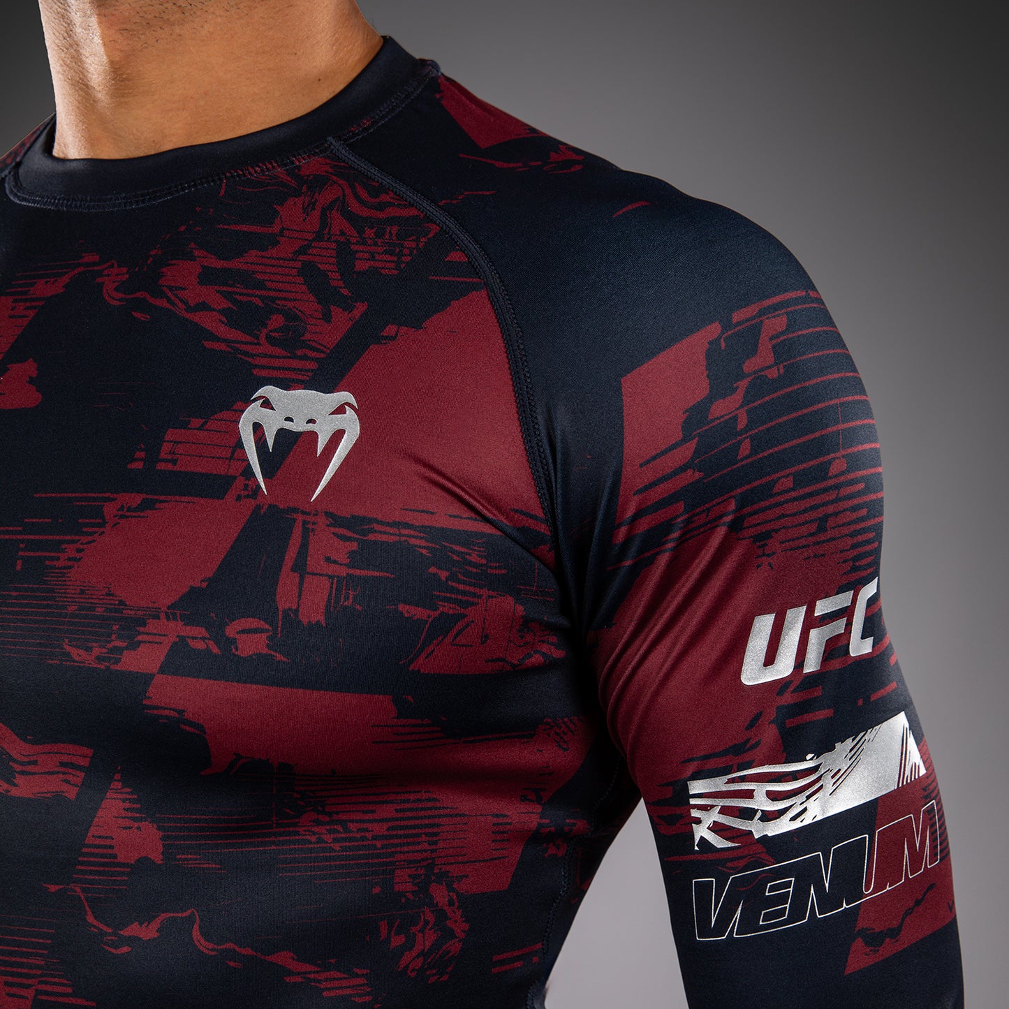 UFC Zenith by Venum Authentic Fight Week パフォーマンス長袖ラッシュガード メンズ - ネイビーブルー/バーガンディ/シルバー