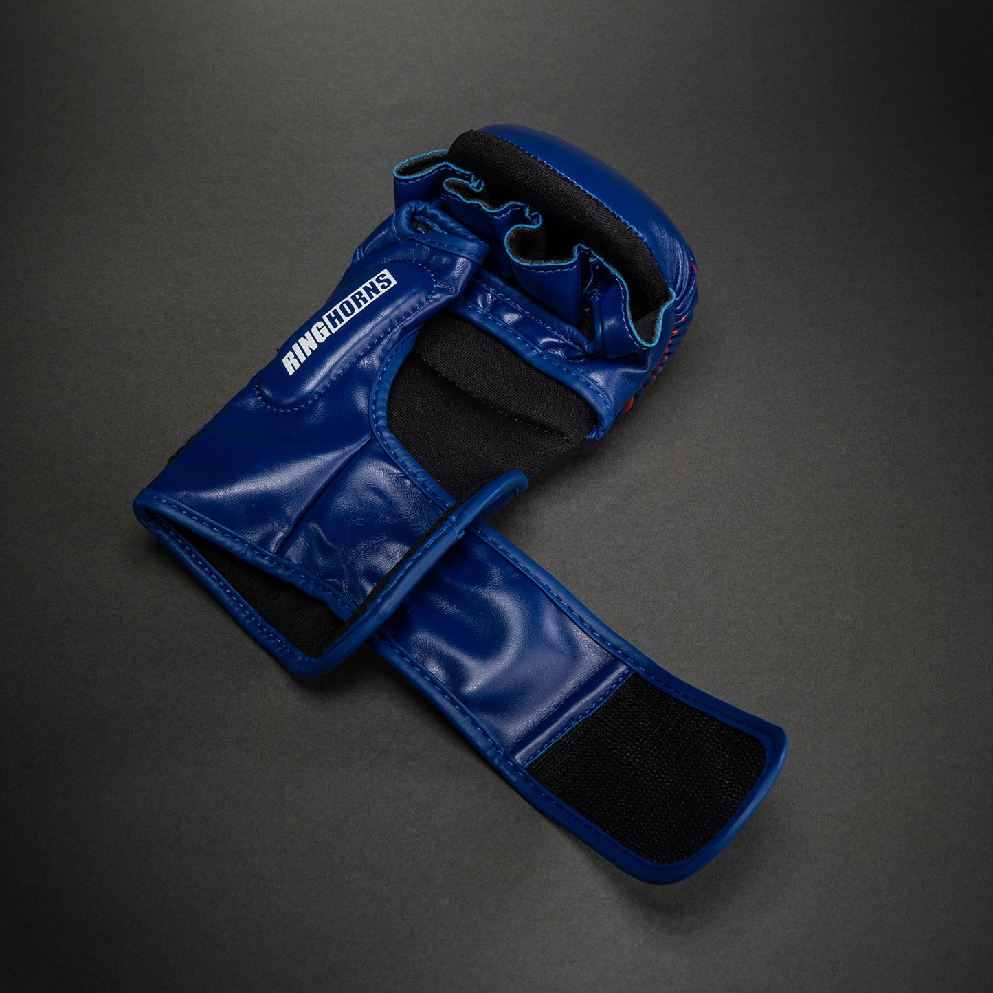 Ringhorns Charger by Venum MMAスパーリンググローブ – ネイビーブルー/レッド