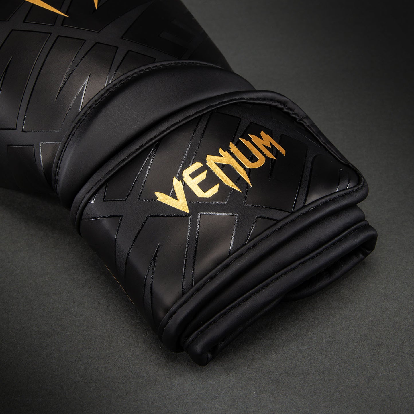 Venum Contender 1.5 XT 3D ボクシンググローブ – ブラック/ゴールド