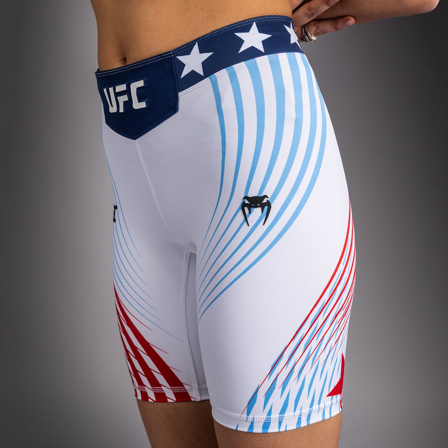 UFC Freedom 250 by Venum レディース Custom Authentic ヴァーリトゥード ショーツ ロングフィット - ホワイト