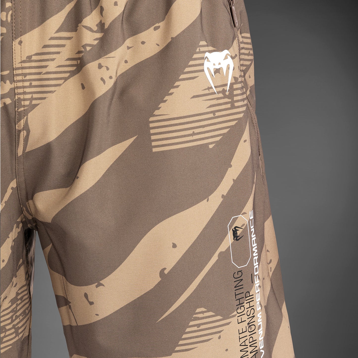 UFC Adrenaline By Venum Fight Week Performance メンズショーツ - Desert Camo