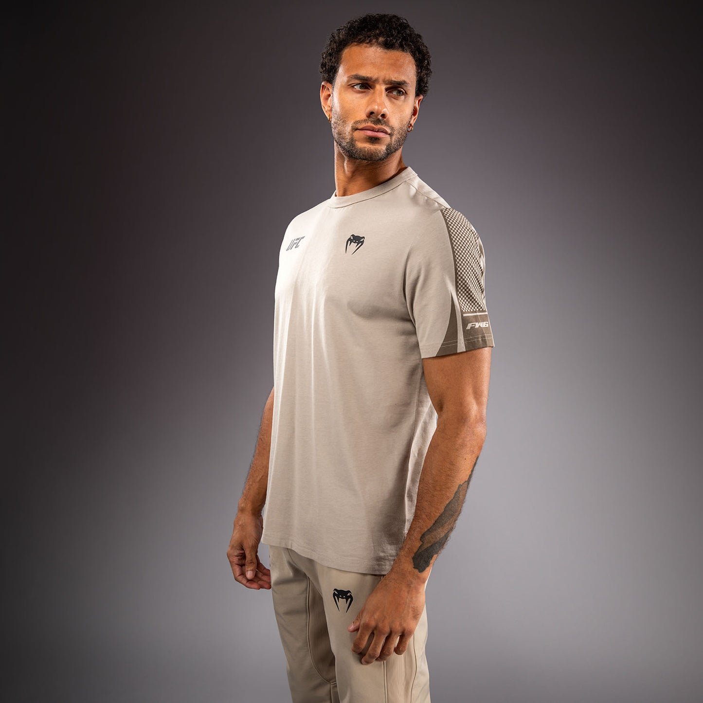 Venum UFC Unity by Venum Authentic Fight Week メンズ 半袖Tシャツ - サンド
