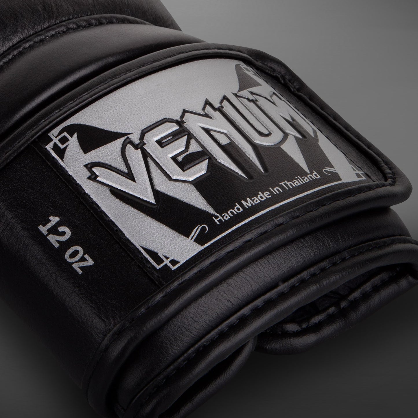 Venum Giant 3.0 ボクシンググローブ - ナッパレザー- ブラック/シルバー