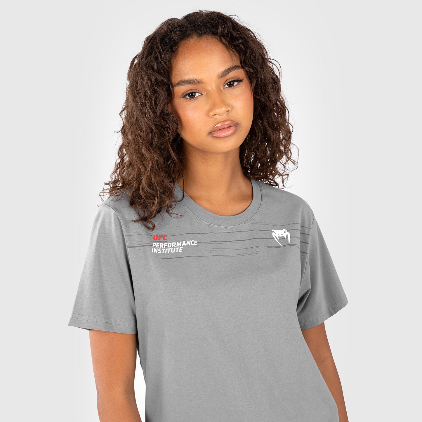 UFC Venum Performance Institute 2.0 女性用Tシャツ - グレー
