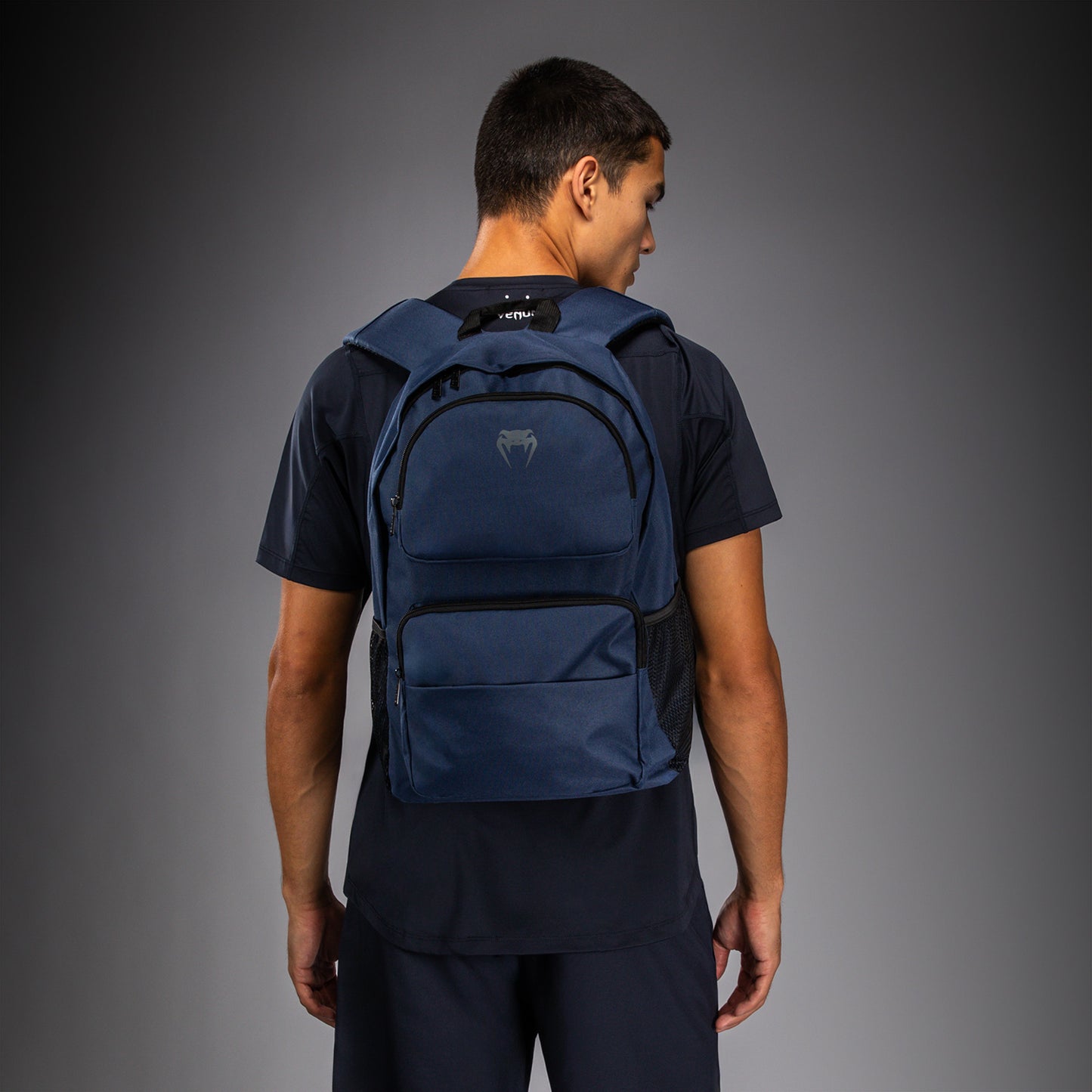 Venum Essential スポーツバッグ (24L) - ネイビーブルー