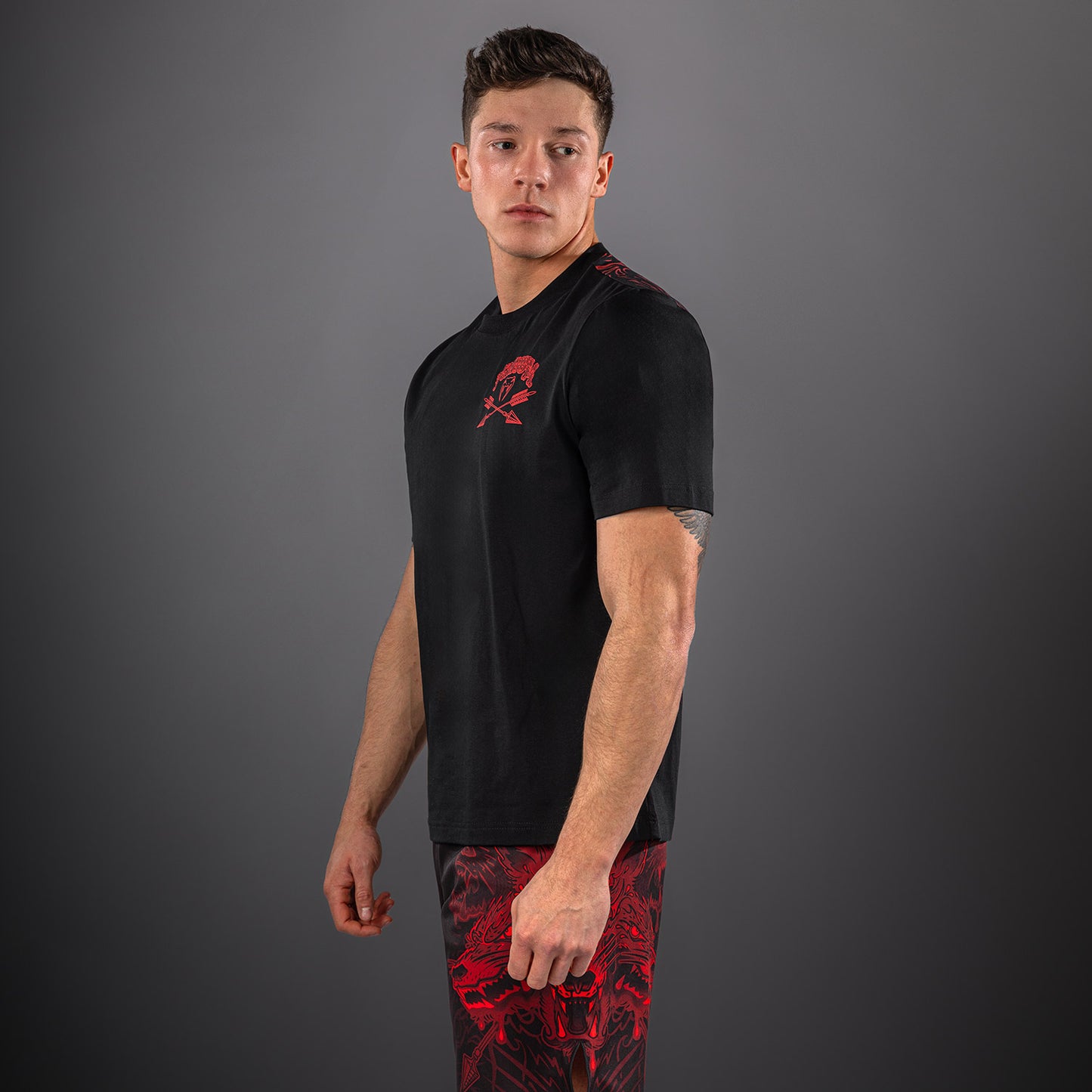 Venum Wolf Atak Tシャツ – ブラック/レッド