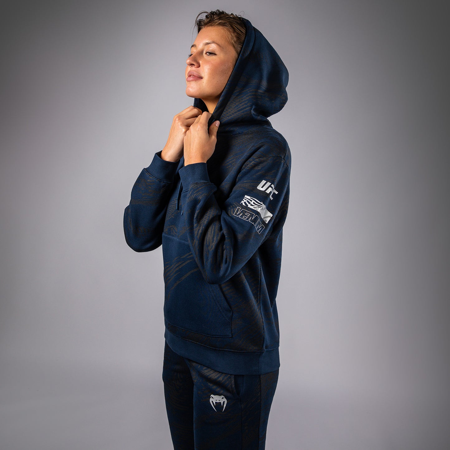 UFC Fusion by Venum Fight Week フード付きスウェットシャツ（女性用） - オーシャニックブルー